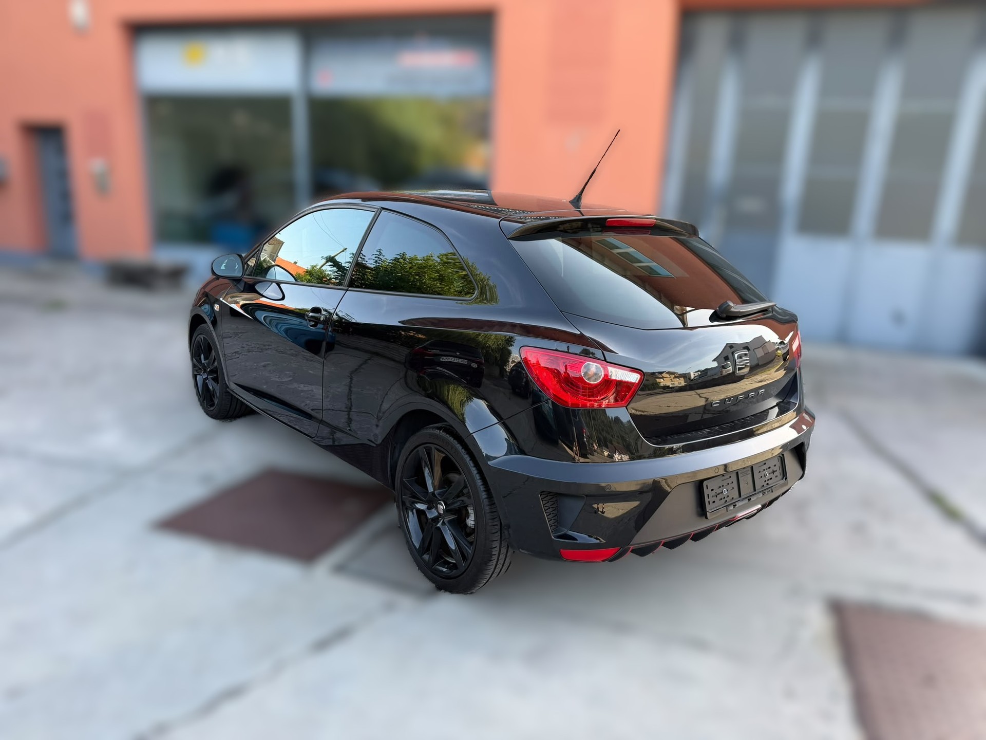 SEAT Ibiza SC 1.4 TSI Cupra R-Evolution DSG-image-2