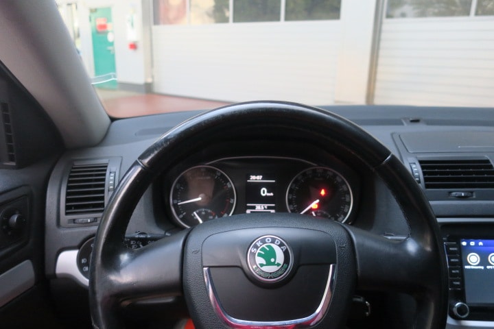 SKODA Octavia Combi 1.8 TSI Adventure 4x4-image-14