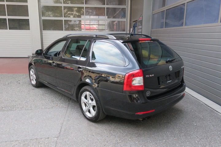 SKODA Octavia Combi 1.8 TSI Adventure 4x4-image-4