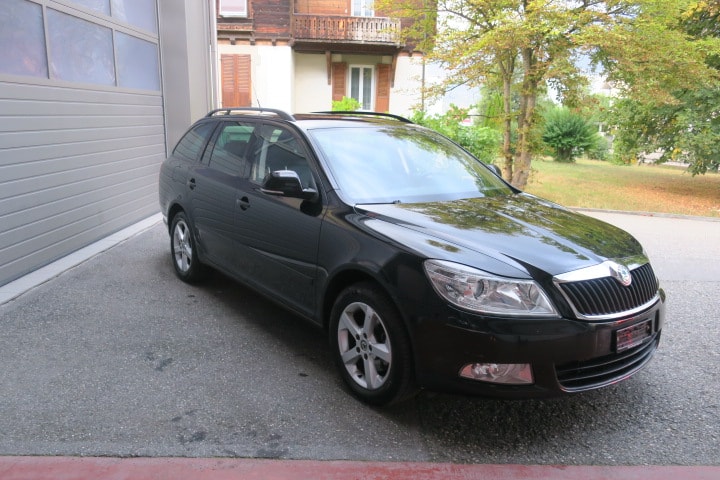 SKODA Octavia Combi 1.8 TSI Adventure 4x4-image-2