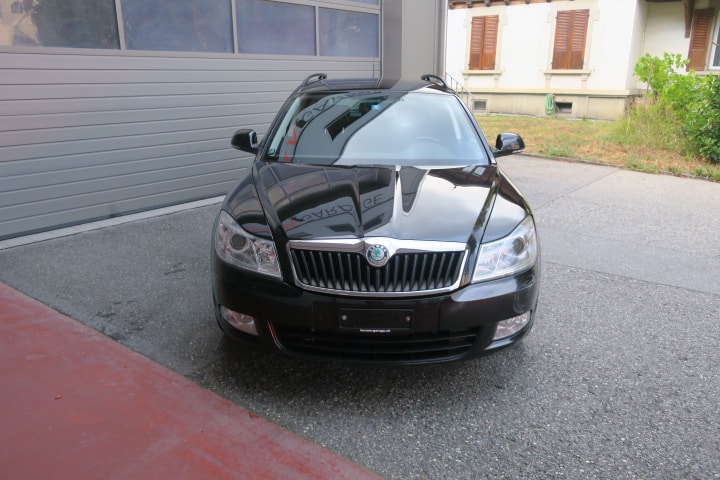SKODA Octavia Combi 1.8 TSI Adventure 4x4-image-1