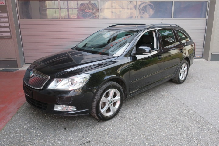 SKODA Octavia Combi 1.8 TSI Adventure 4x4-image-0