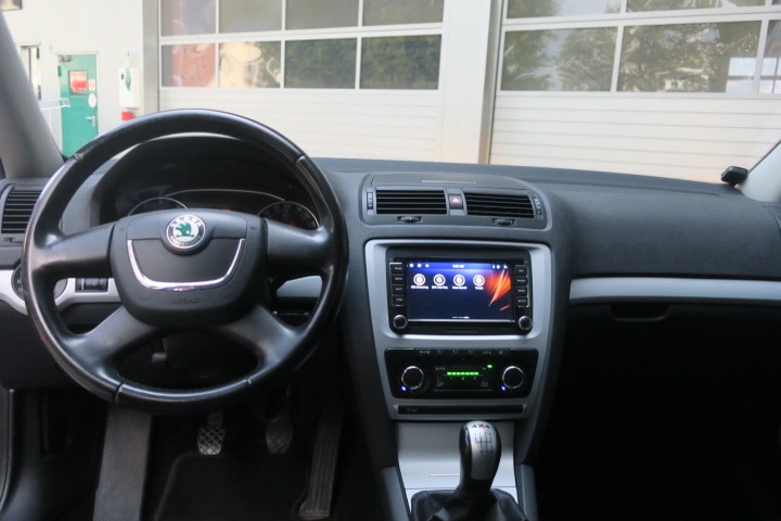 SKODA Octavia Combi 1.8 TSI Adventure 4x4-image-8