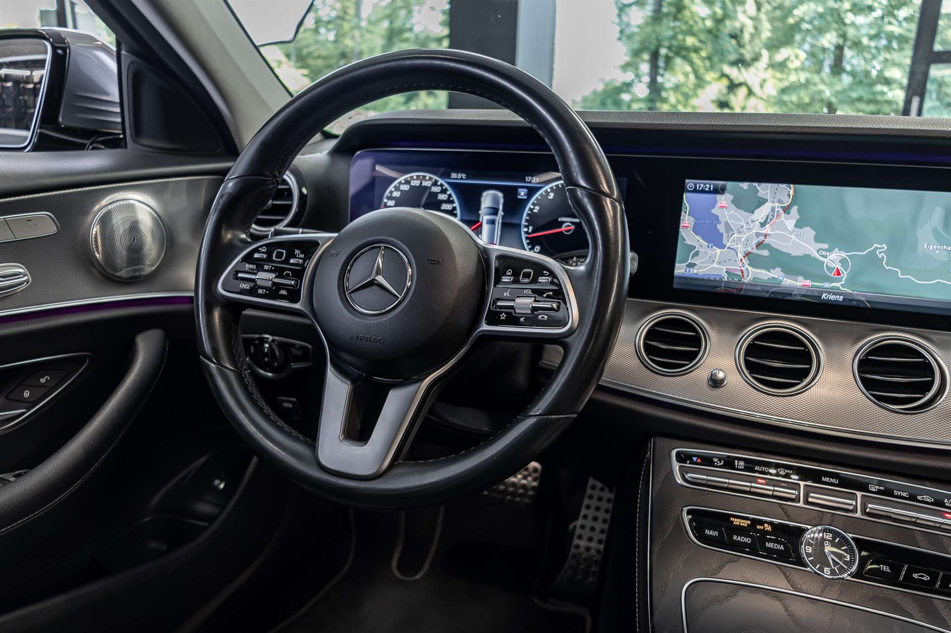 MERCEDES-BENZ E 200 Avantgarde 4 Matic 9G-Tronic-image-6