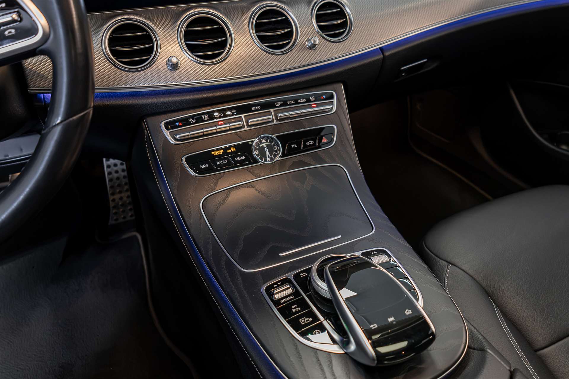 MERCEDES-BENZ E 200 Avantgarde 4 Matic 9G-Tronic-image-18