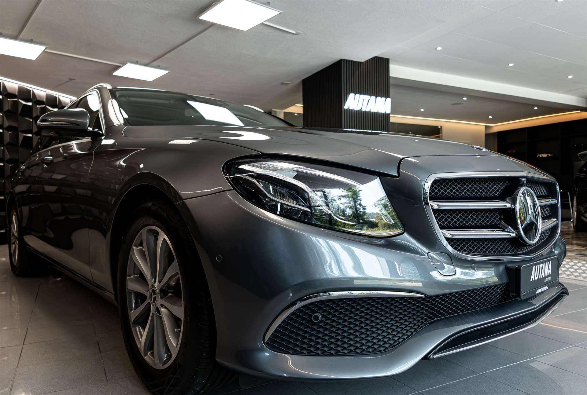 MERCEDES-BENZ E 200 Avantgarde 4 Matic 9G-Tronic-image-24