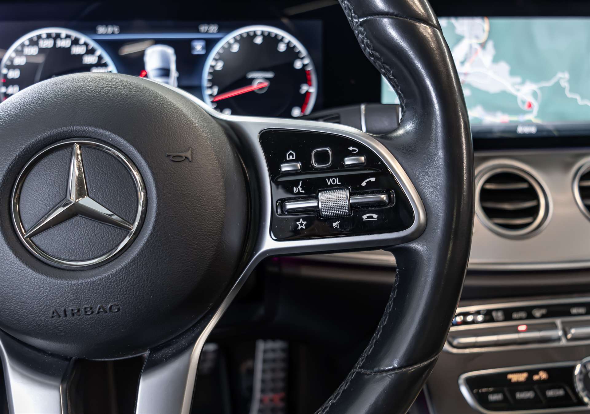 MERCEDES-BENZ E 200 Avantgarde 4 Matic 9G-Tronic-image-8