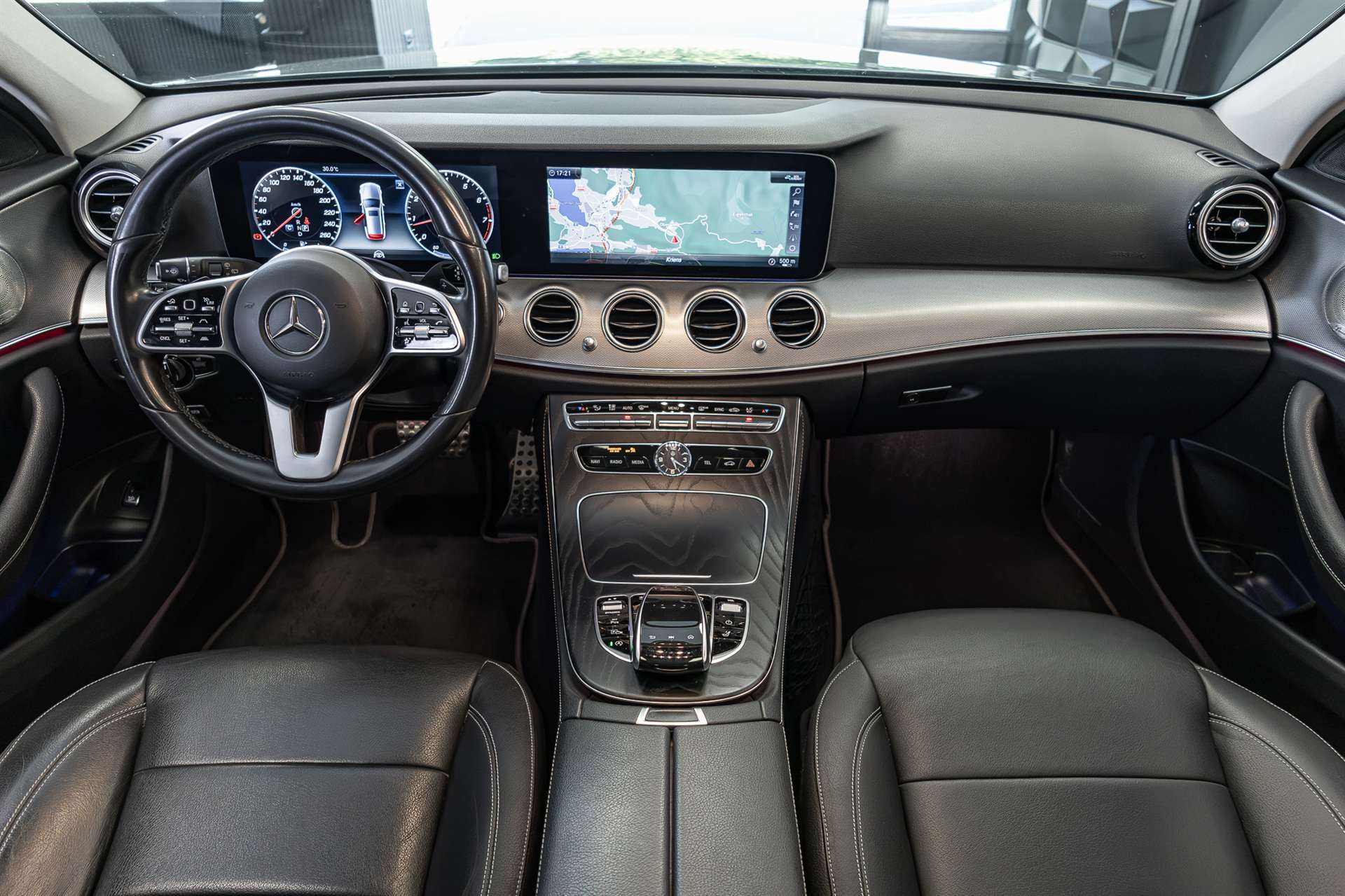 MERCEDES-BENZ E 200 Avantgarde 4 Matic 9G-Tronic-image-5
