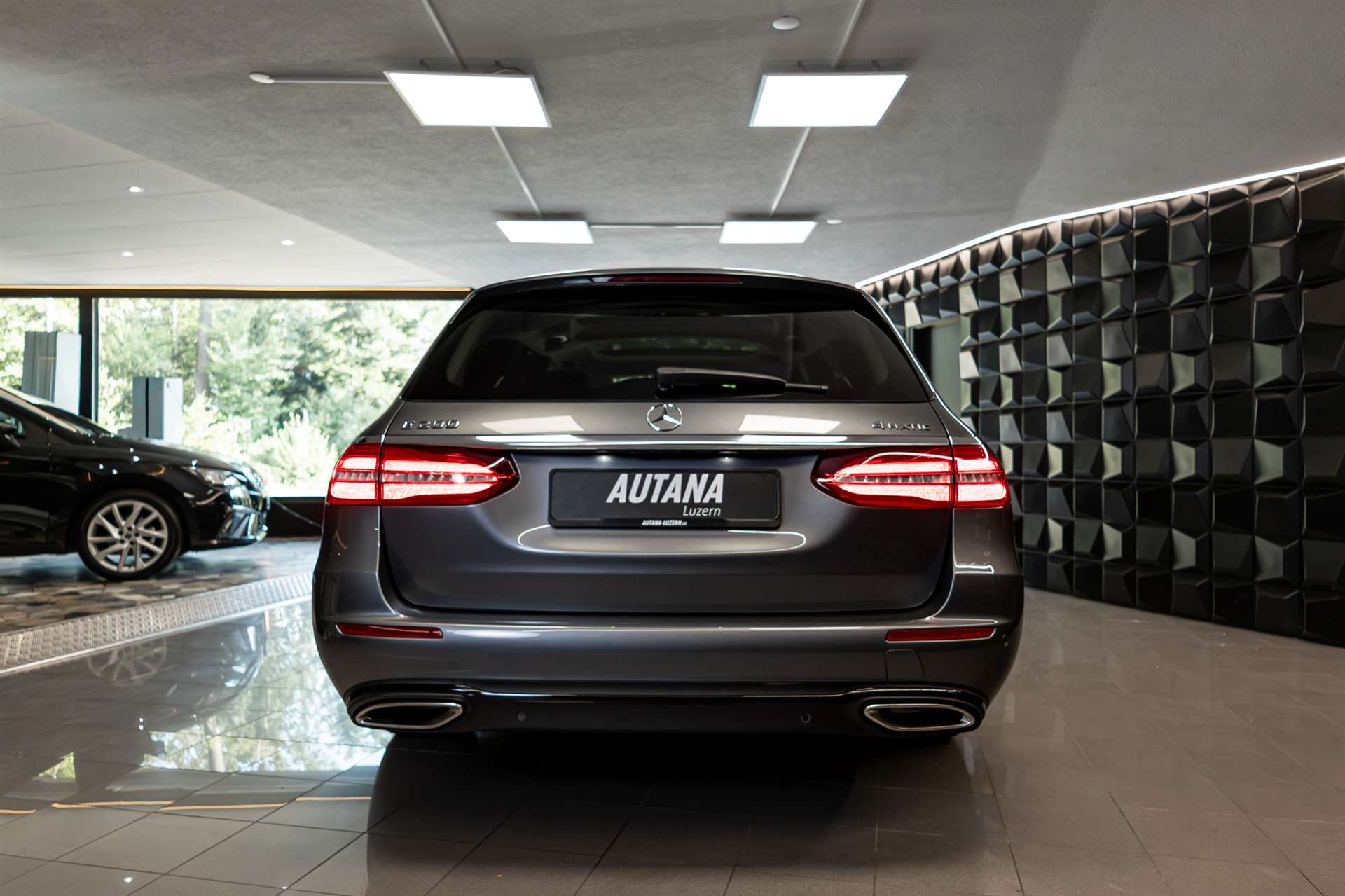 MERCEDES-BENZ E 200 Avantgarde 4 Matic 9G-Tronic-image-4