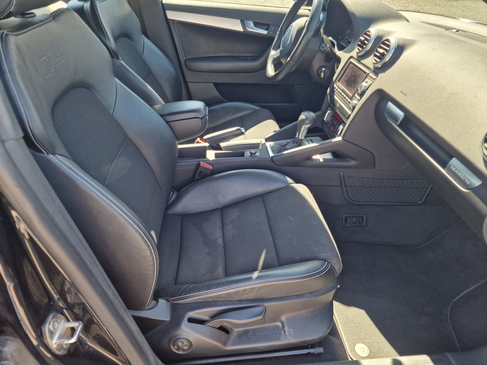 AUDI A3 Sportback 2.0 TFSI Ambiente quattro S-tronic S-Line-image-9