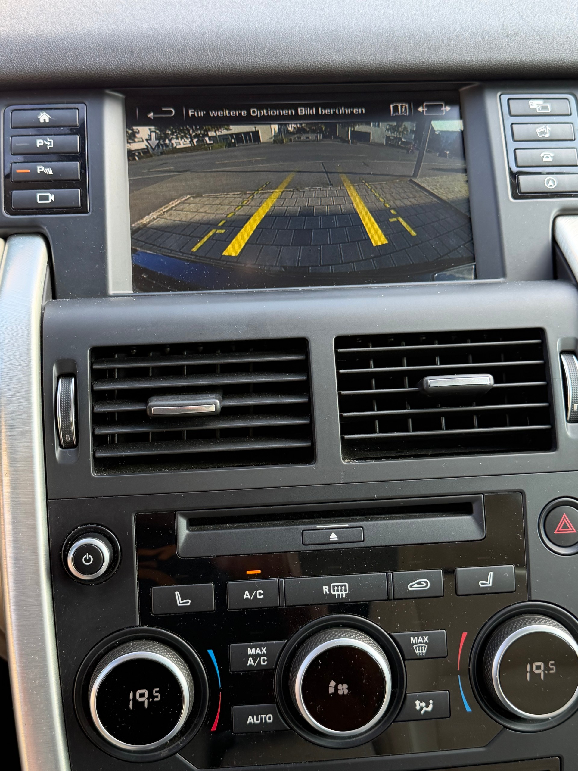 LAND ROVER Discovery Sport 2.0 Si4 HSE Luxury AT9-image-9