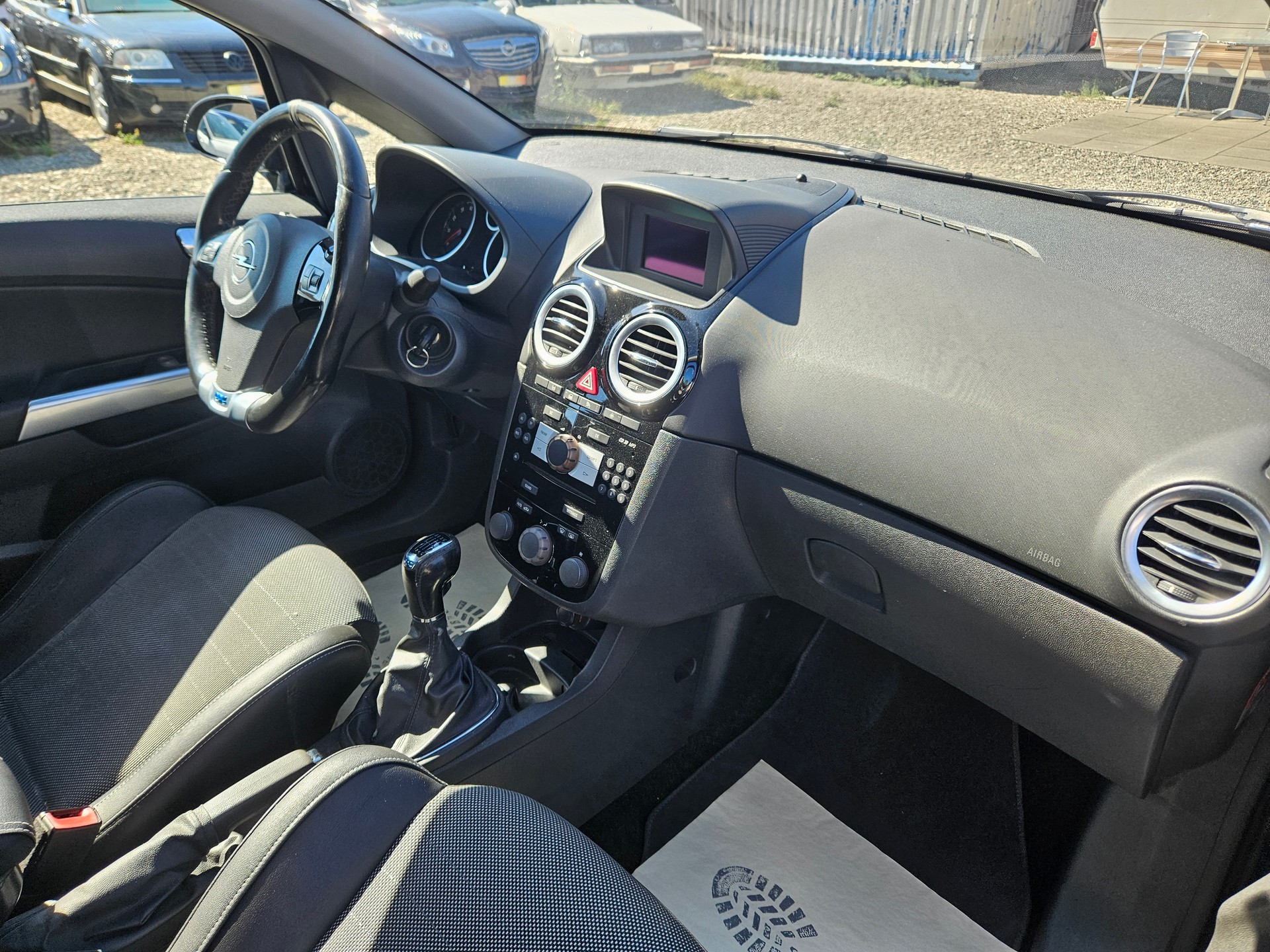 OPEL Corsa 1.6 Turbo OPC-image-15