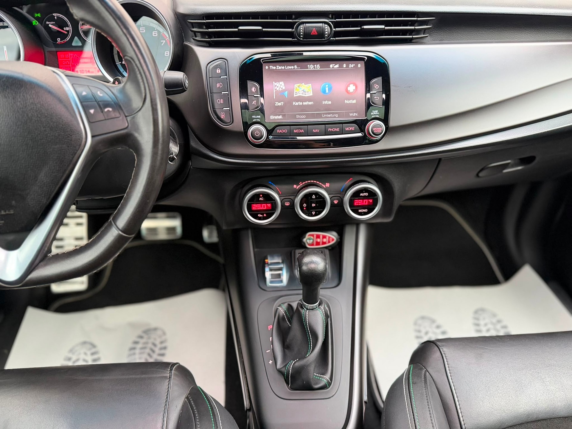 ALFA ROMEO Giulietta 1750 TBi Quadrifoglio Verde TCT-image-16