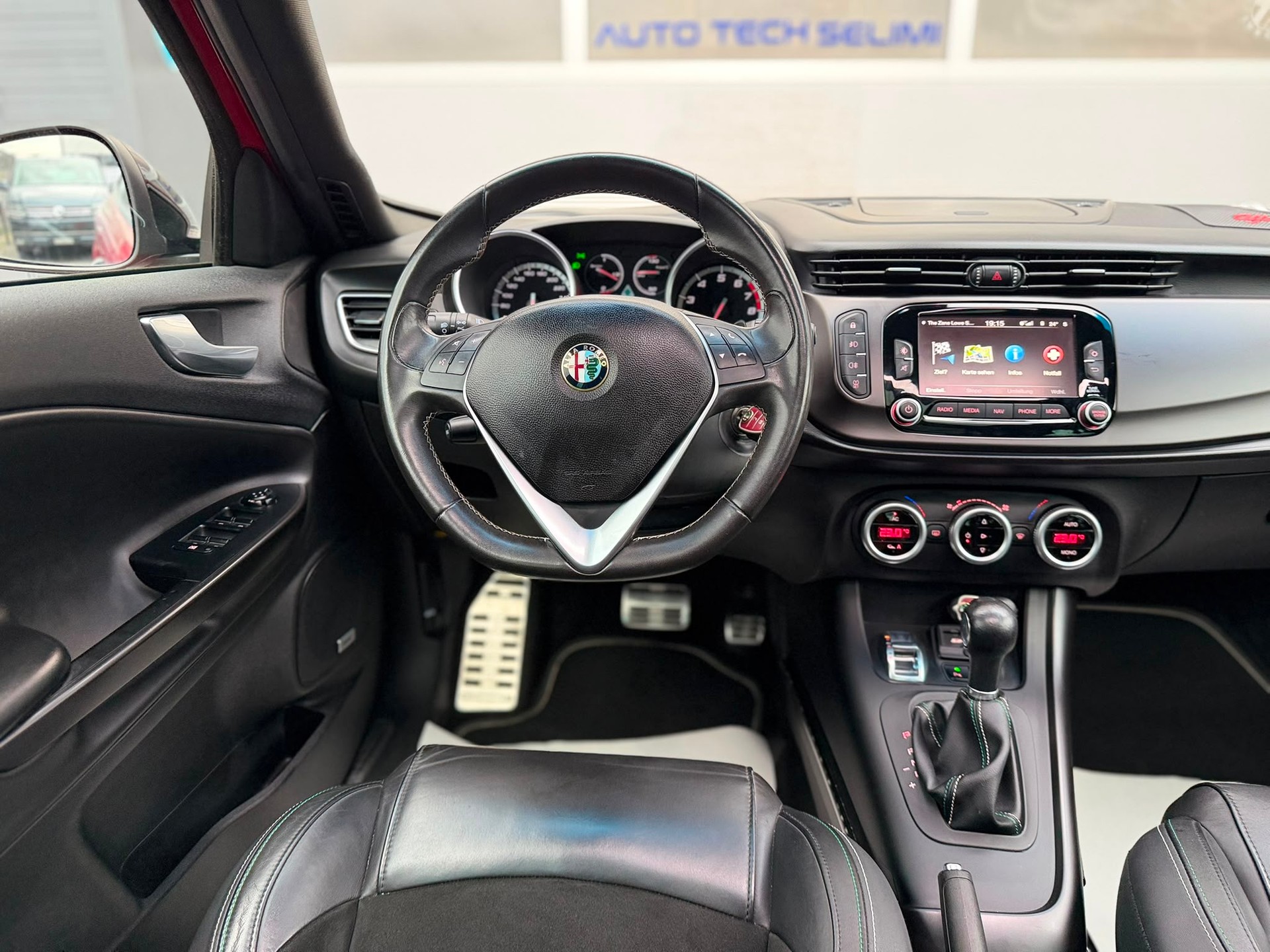 ALFA ROMEO Giulietta 1750 TBi Quadrifoglio Verde TCT-image-14