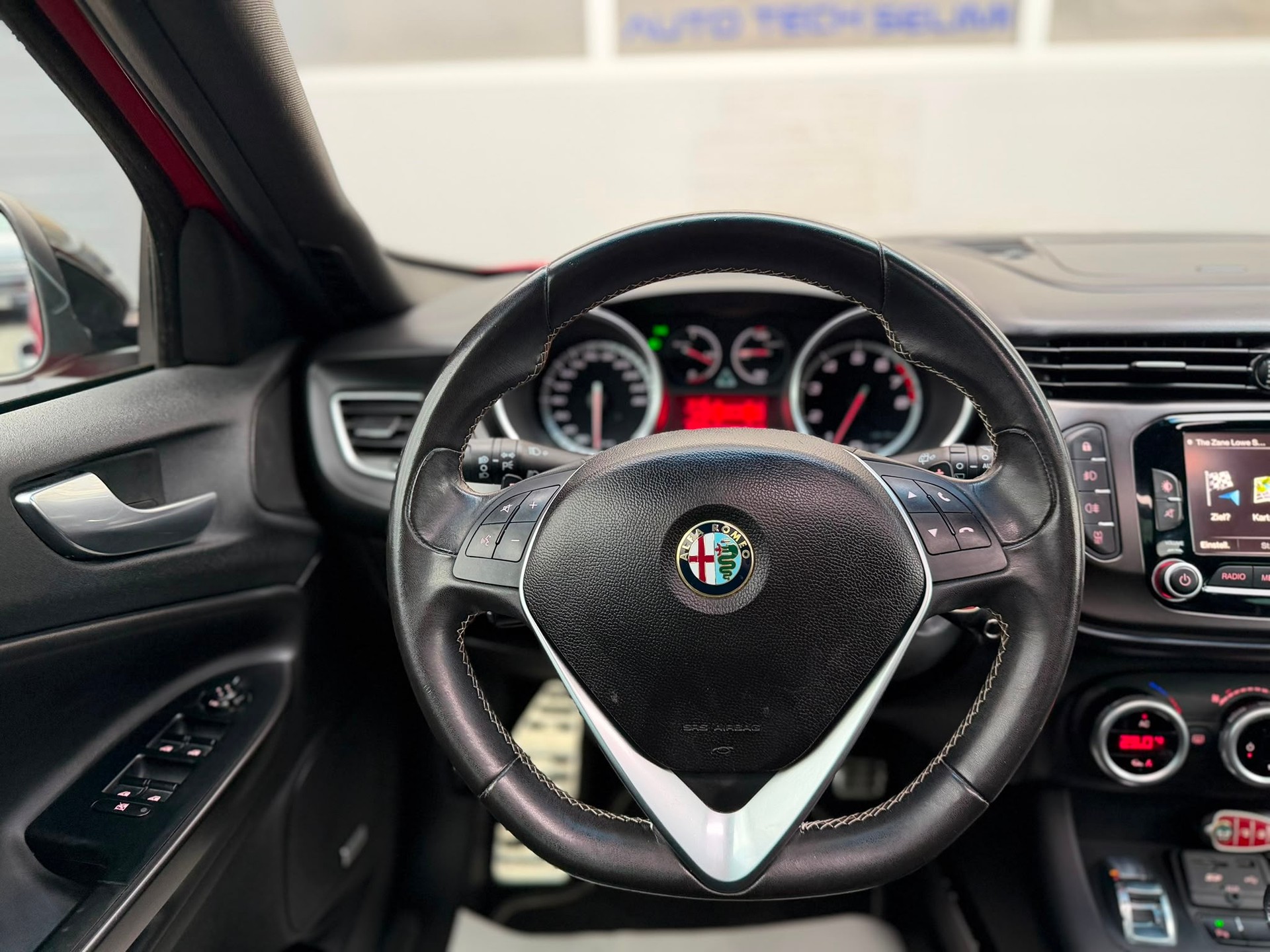 ALFA ROMEO Giulietta 1750 TBi Quadrifoglio Verde TCT-image-15