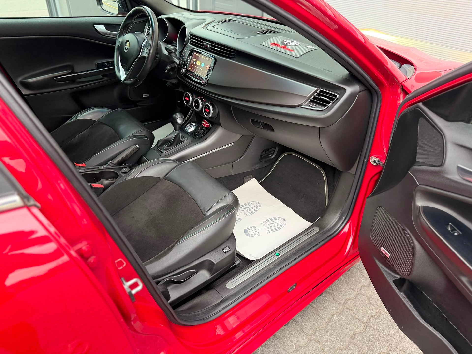 ALFA ROMEO Giulietta 1750 TBi Quadrifoglio Verde TCT-image-18