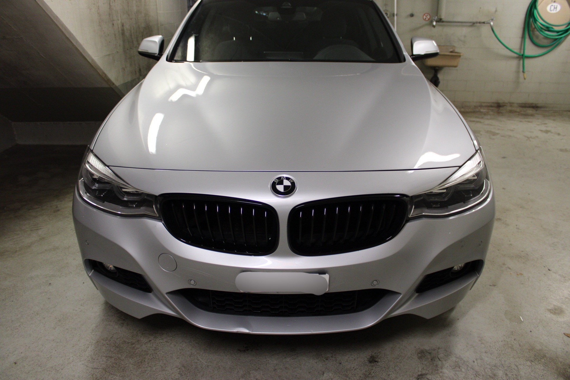 BMW 330i xDrive-image-0