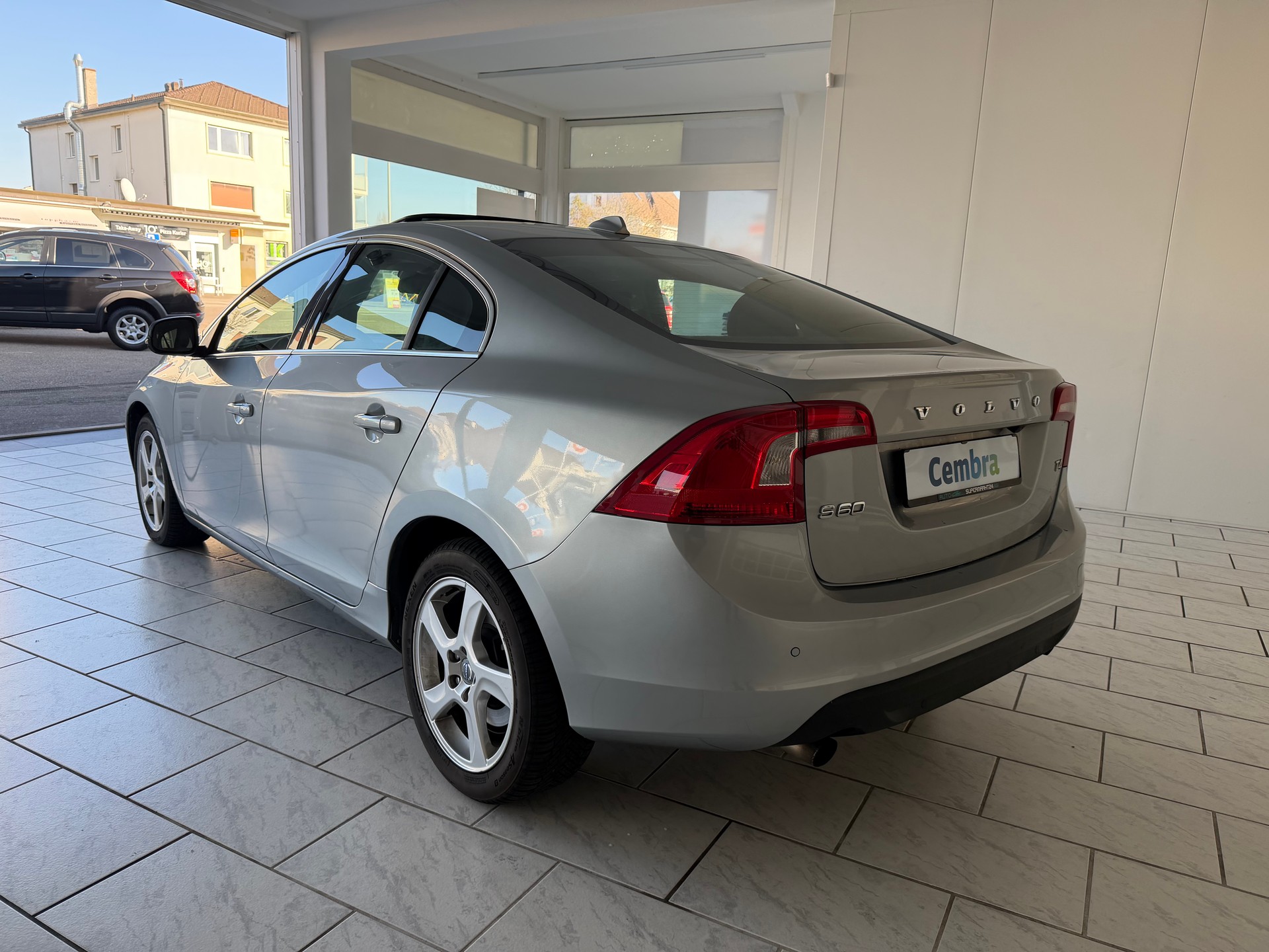 VOLVO S60 T4 Summum Powershift-showroom-element-2