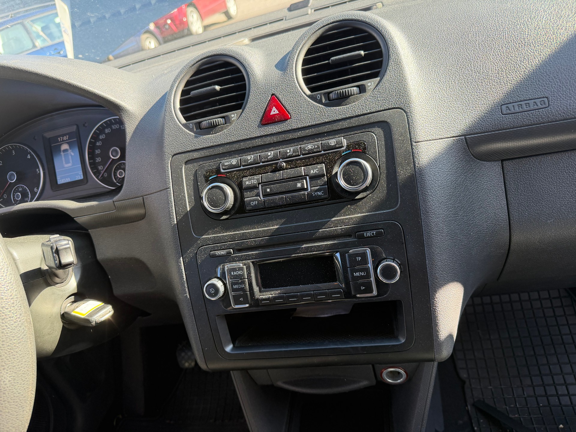 VW Caddy Maxi 1.6 TDI CR Blue Motion Family-image-5
