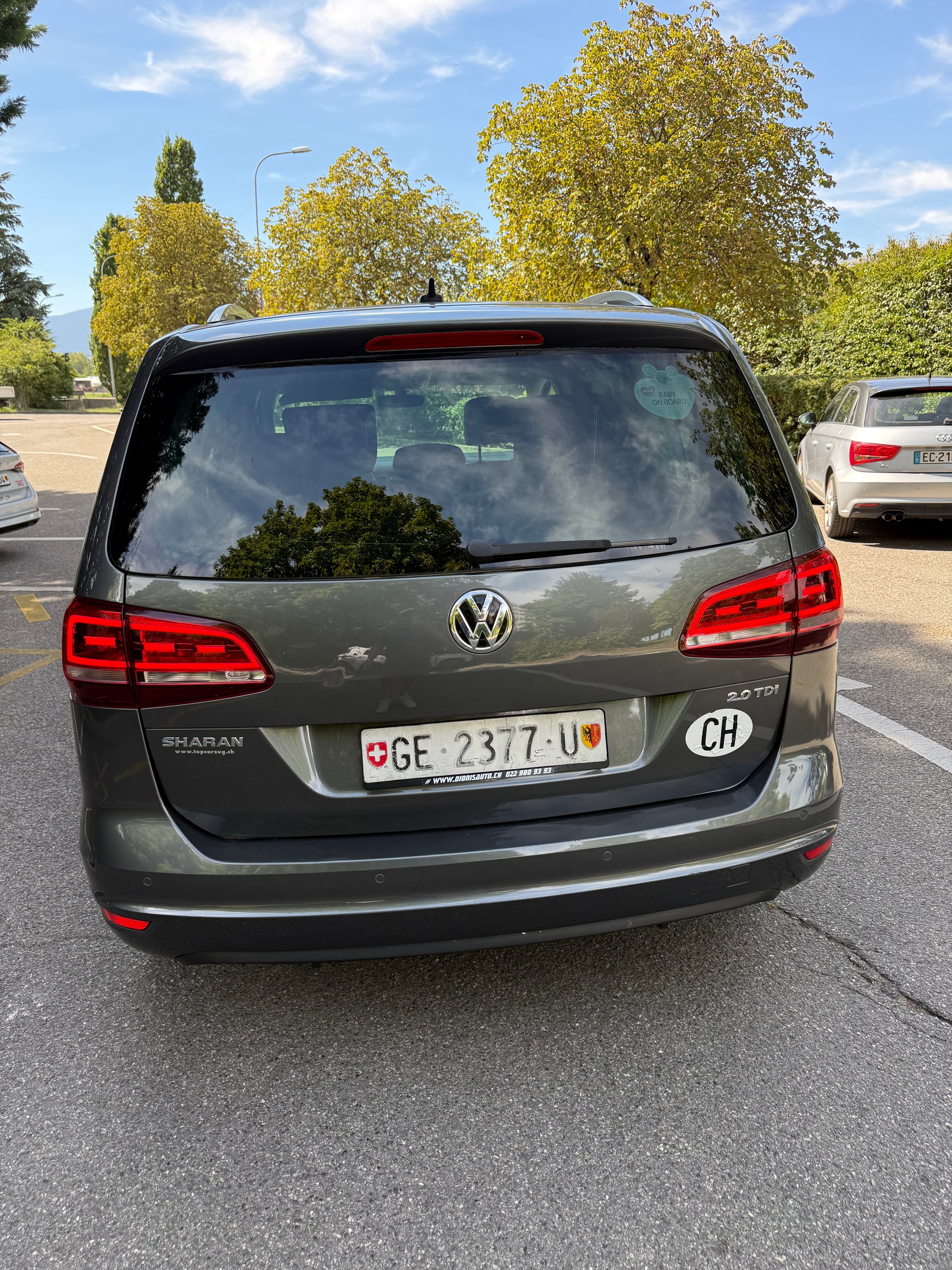 VW Sharan 2.0 TDI BMT Highline DSG -7 Places-image-11