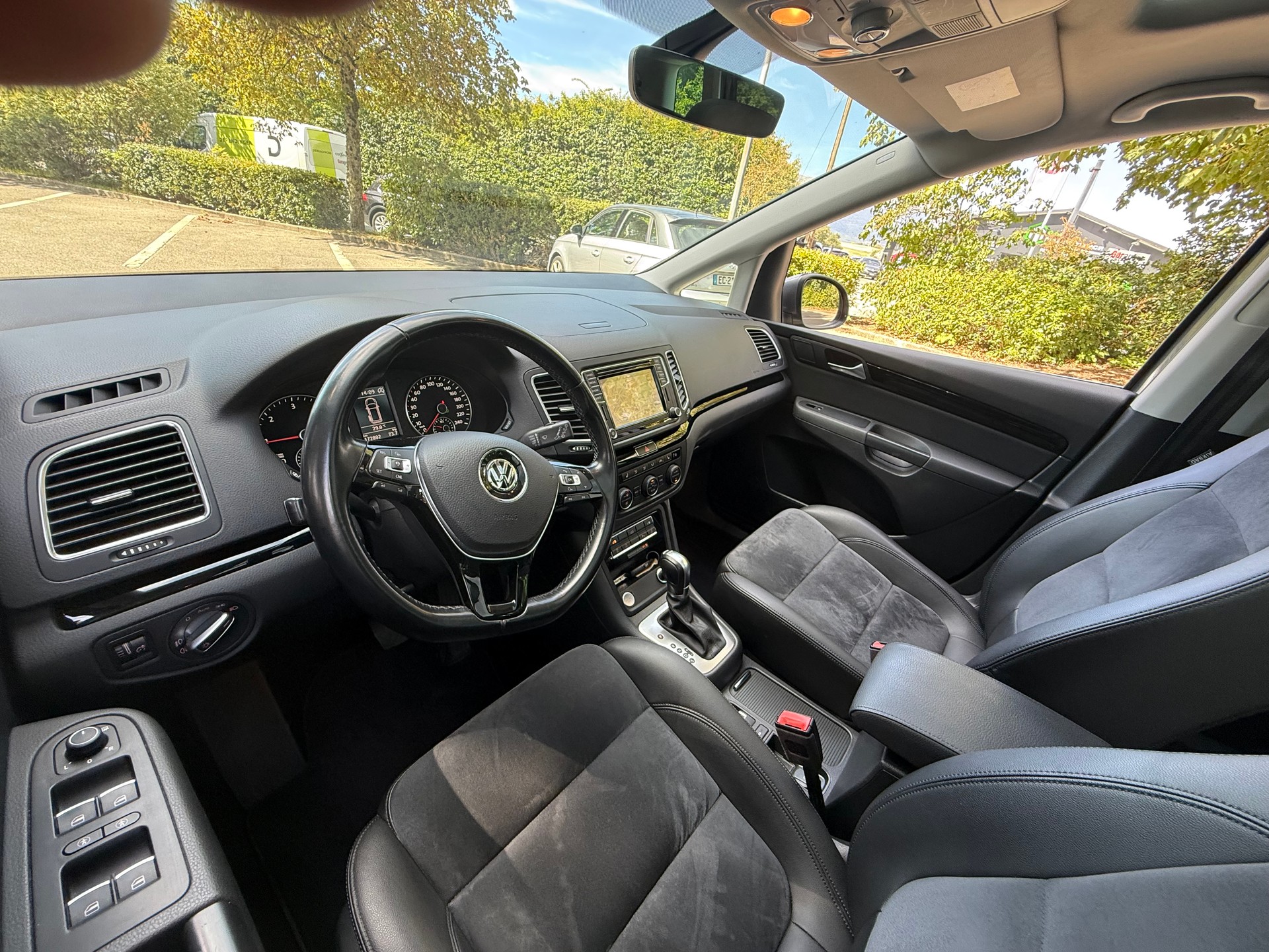 VW Sharan 2.0 TDI BMT Highline DSG -7 Places-image-17