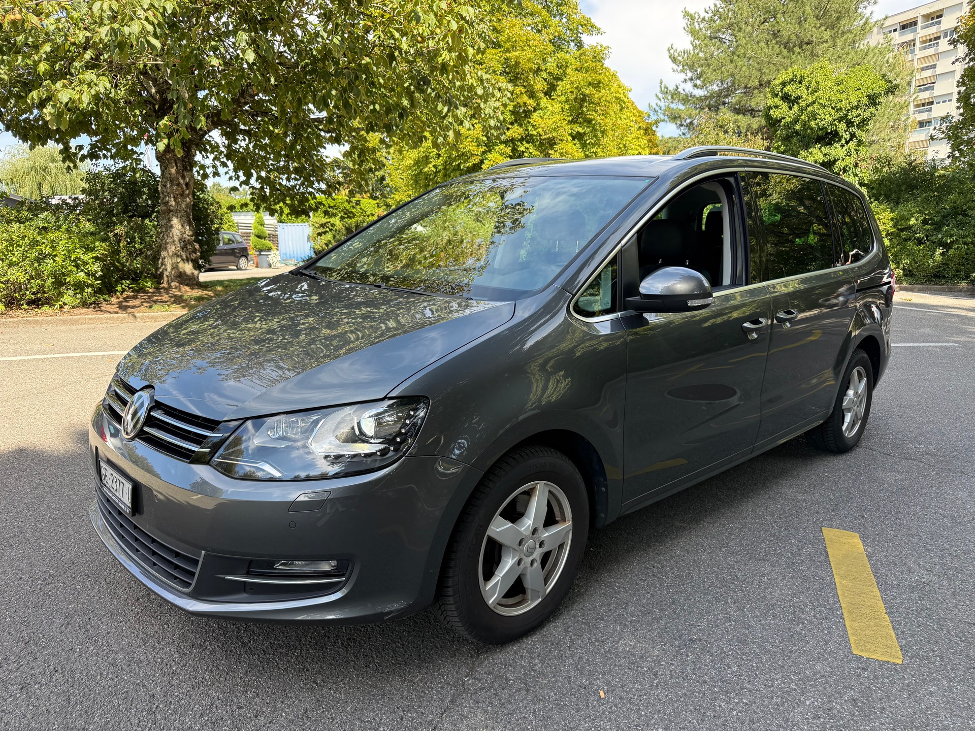 VW Sharan 2.0 TDI BMT Highline DSG -7 Places-image-24