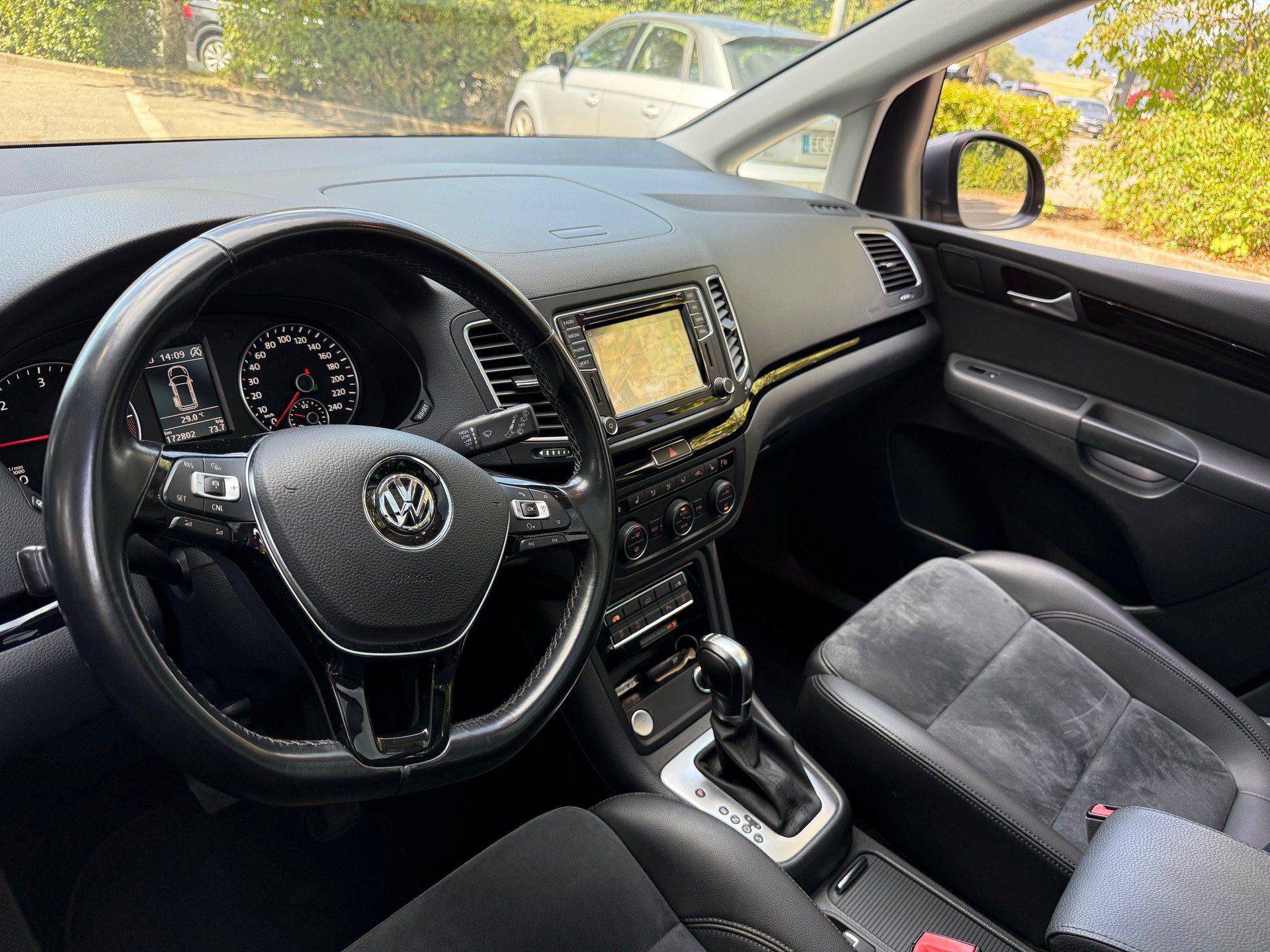 VW Sharan 2.0 TDI BMT Highline DSG -7 Places-image-18
