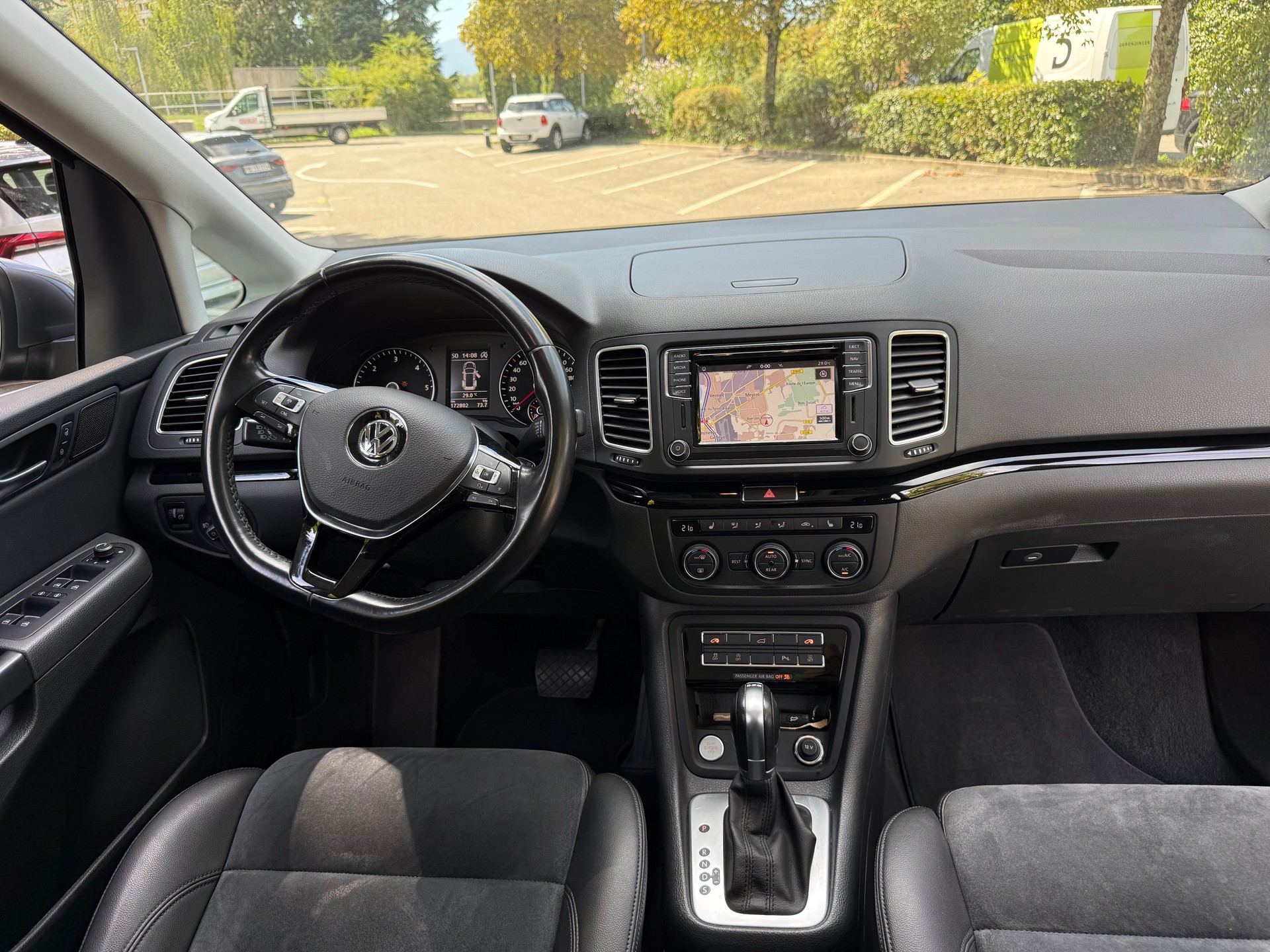VW Sharan 2.0 TDI BMT Highline DSG -7 Places-image-12