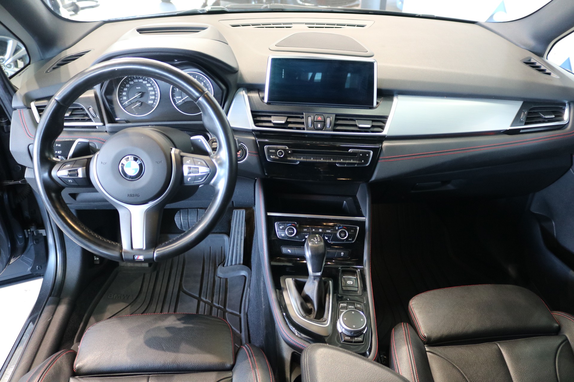 BMW 220i Gran Tourer M Sport Steptronic-image-1