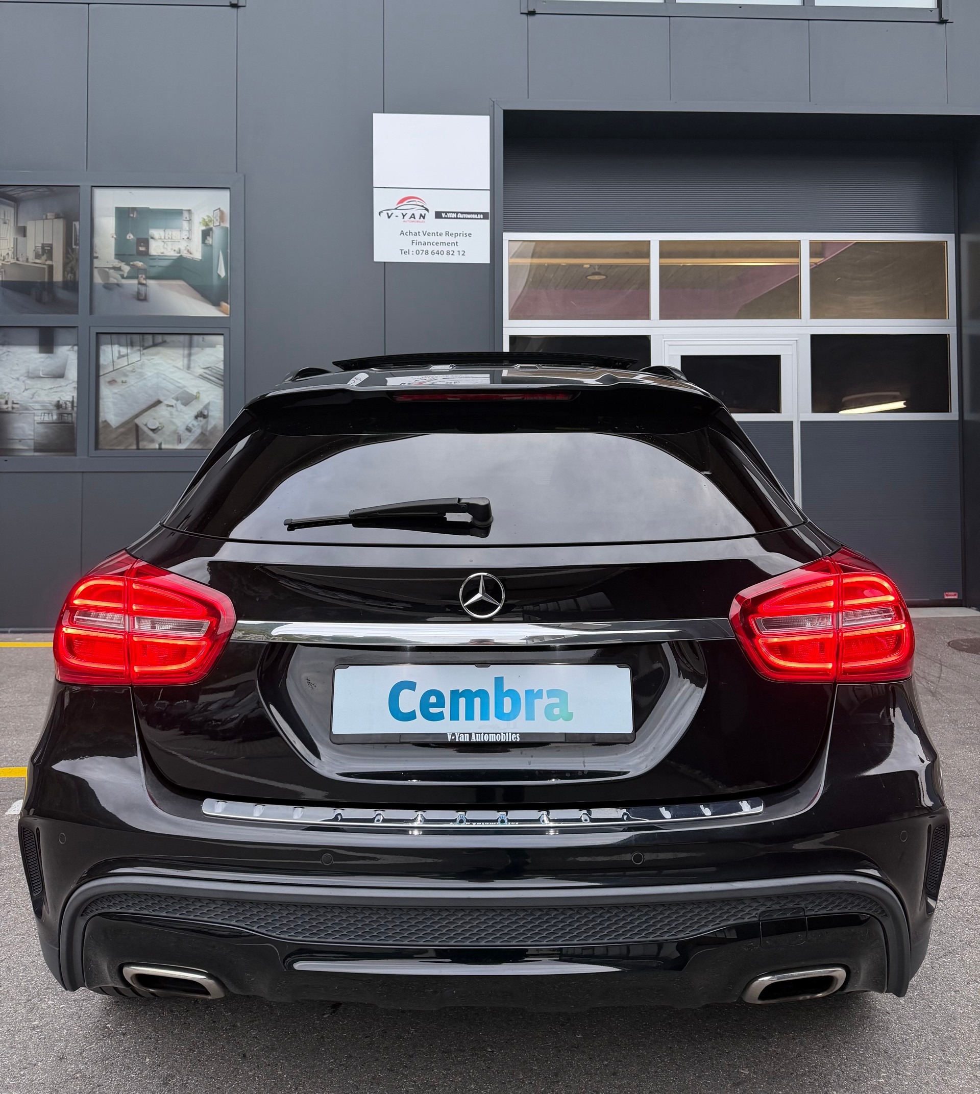 MERCEDES-BENZ GLA 250 AMG Line 4Matic 7G-DCT-image-4