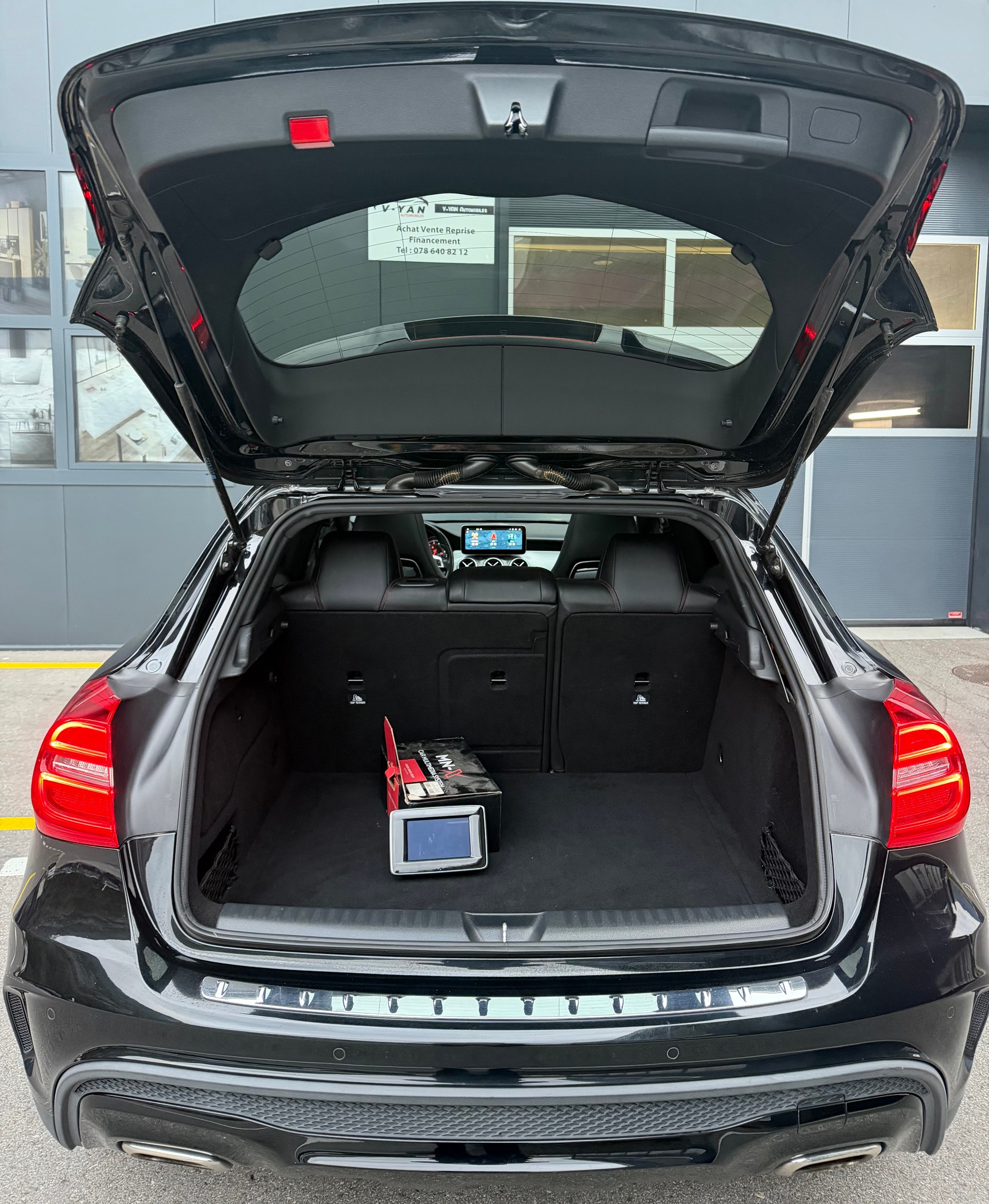 MERCEDES-BENZ GLA 250 AMG Line 4Matic 7G-DCT-image-7