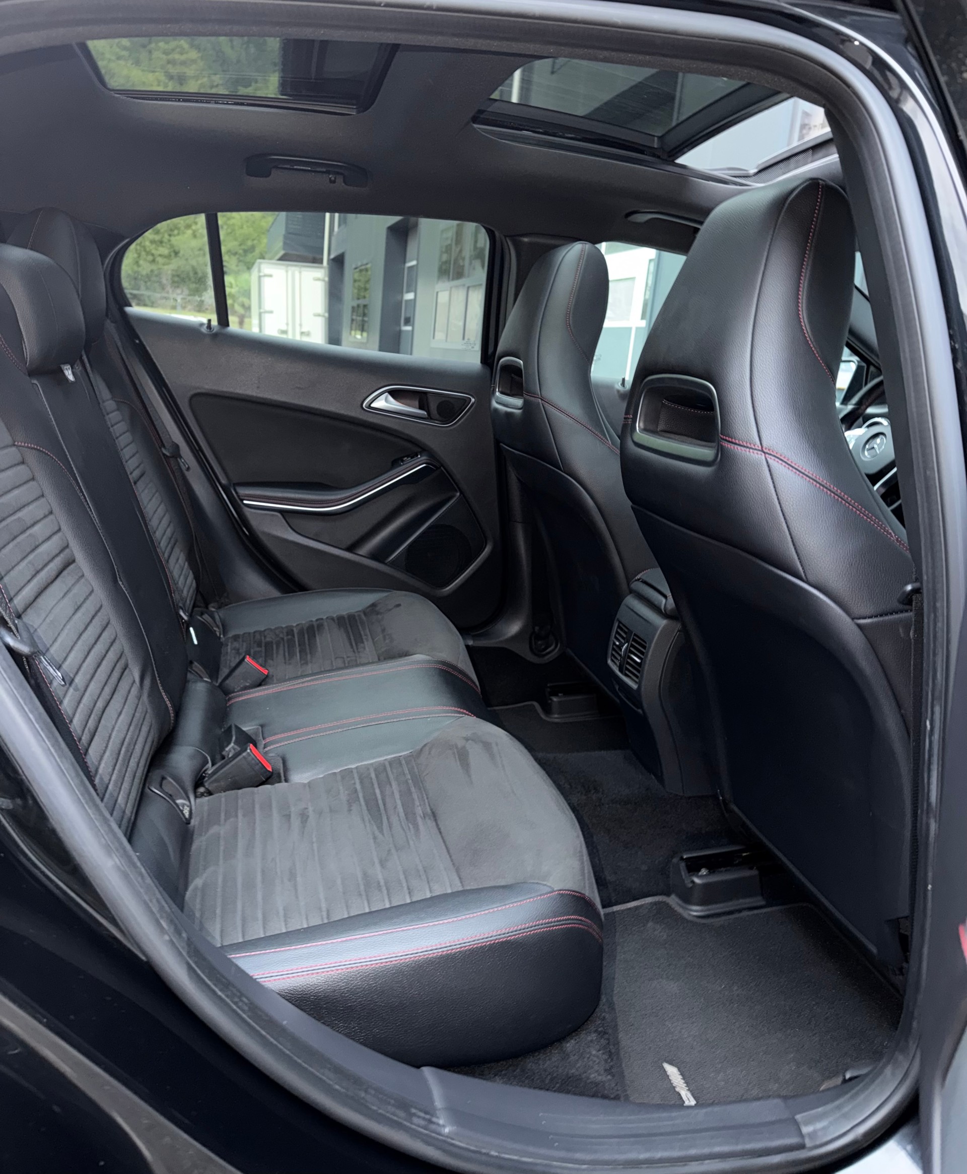 MERCEDES-BENZ GLA 250 AMG Line 4Matic 7G-DCT-image-8