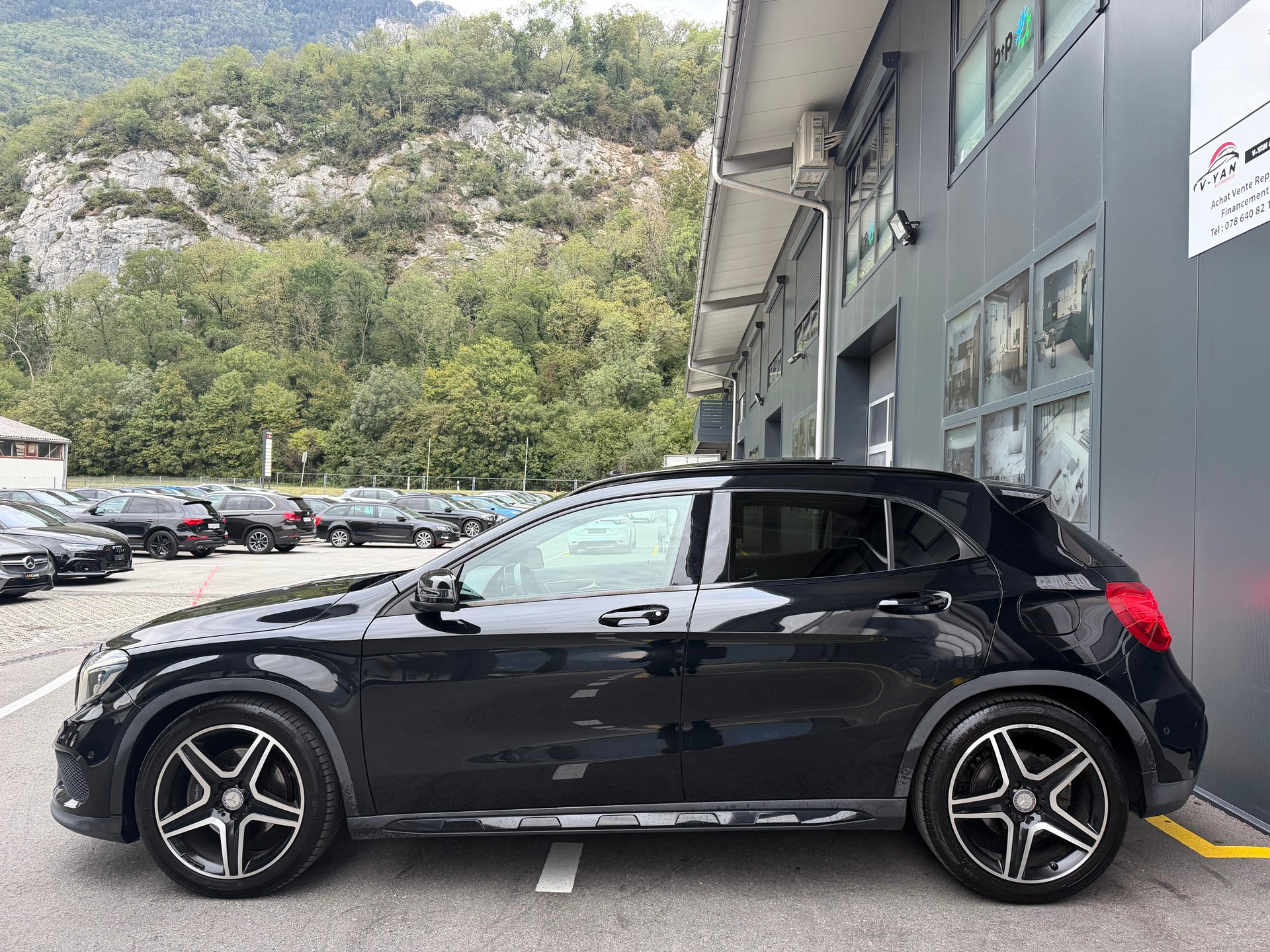 MERCEDES-BENZ GLA 250 AMG Line 4Matic 7G-DCT-image-3