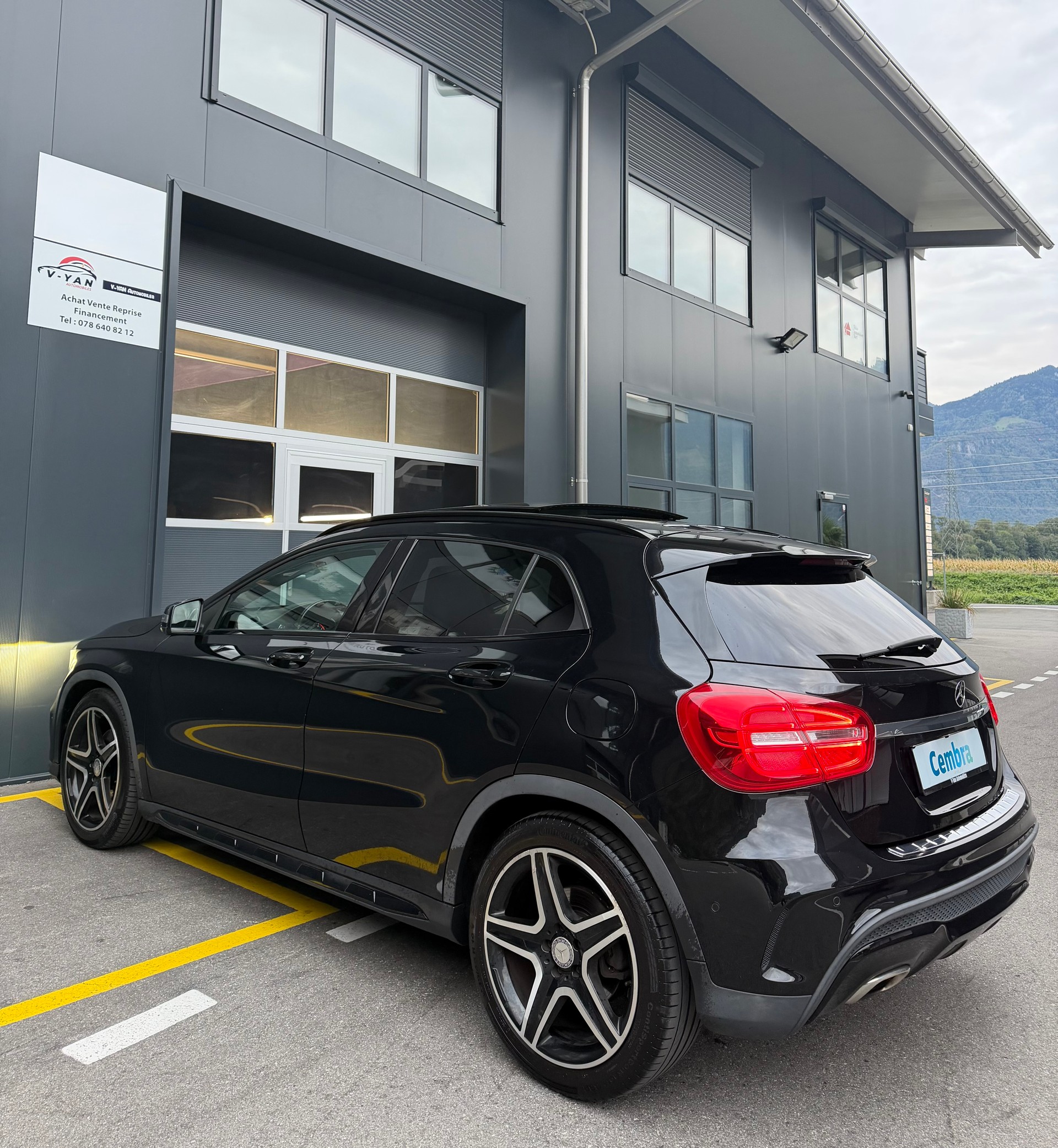 MERCEDES-BENZ GLA 250 AMG Line 4Matic 7G-DCT-image-5