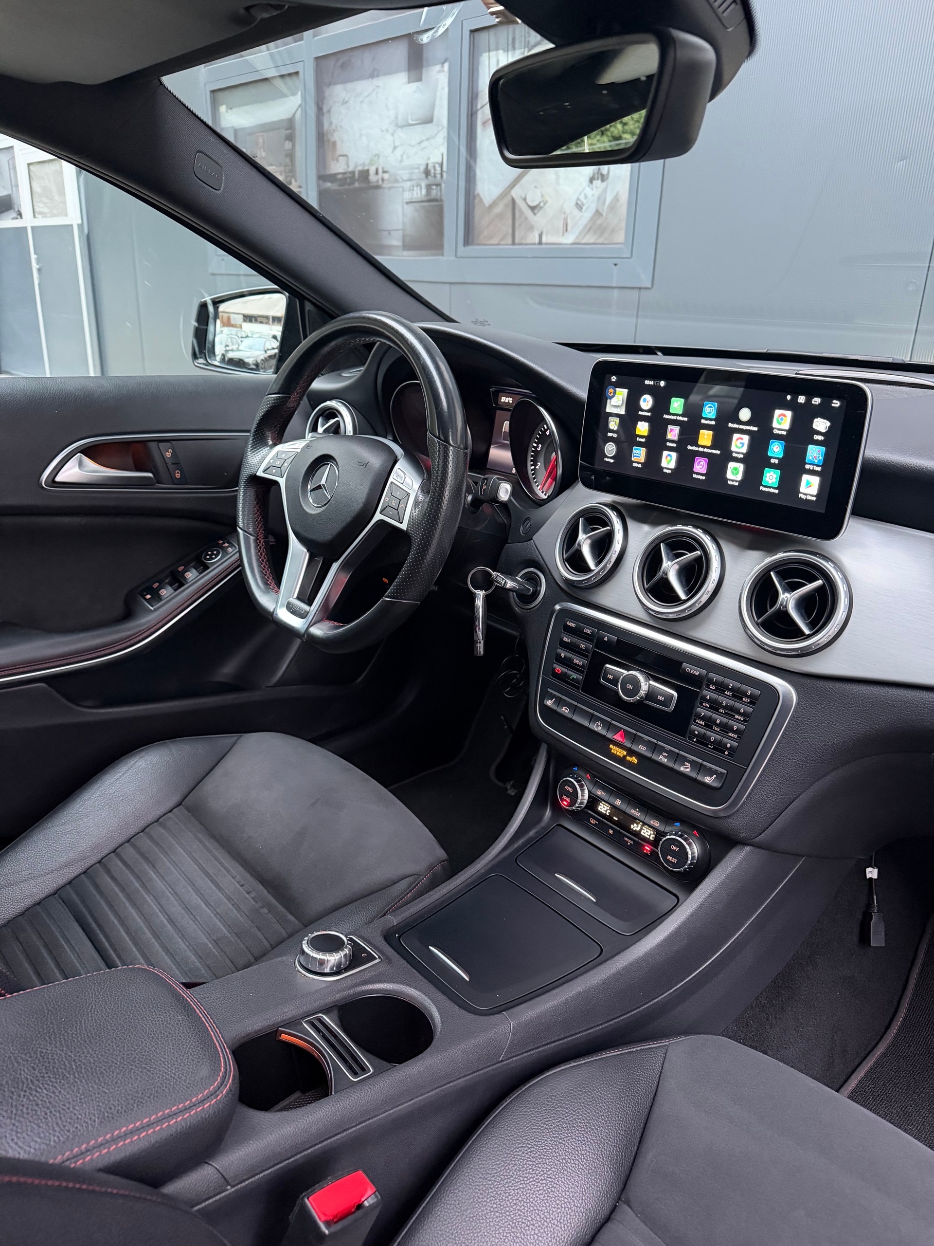 MERCEDES-BENZ GLA 250 AMG Line 4Matic 7G-DCT-image-11