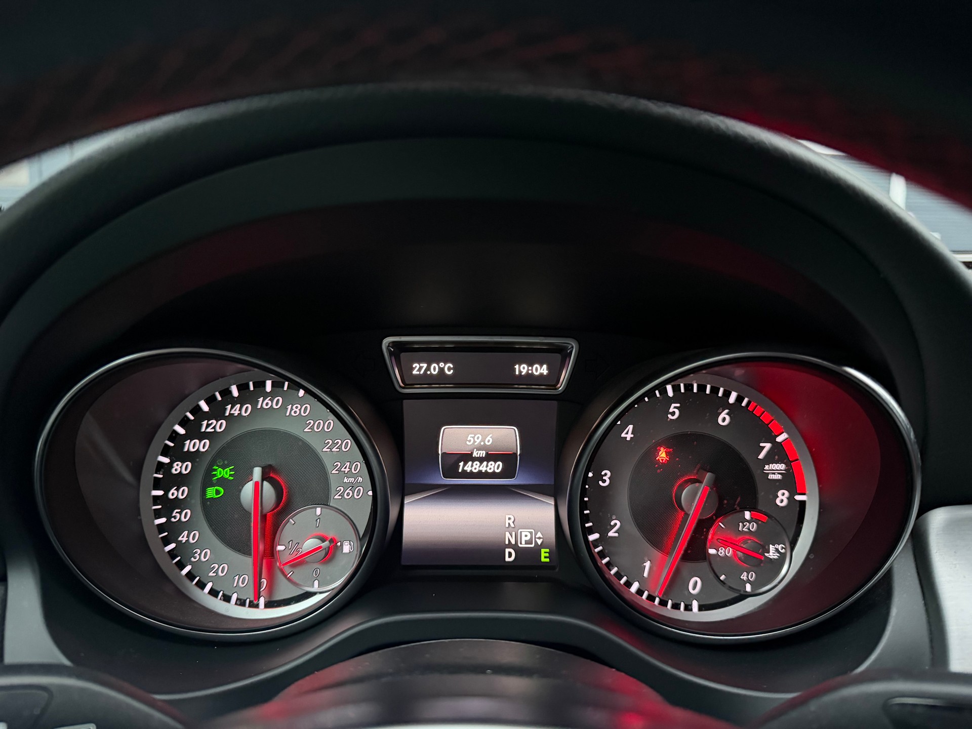 MERCEDES-BENZ GLA 250 AMG Line 4Matic 7G-DCT-image-13