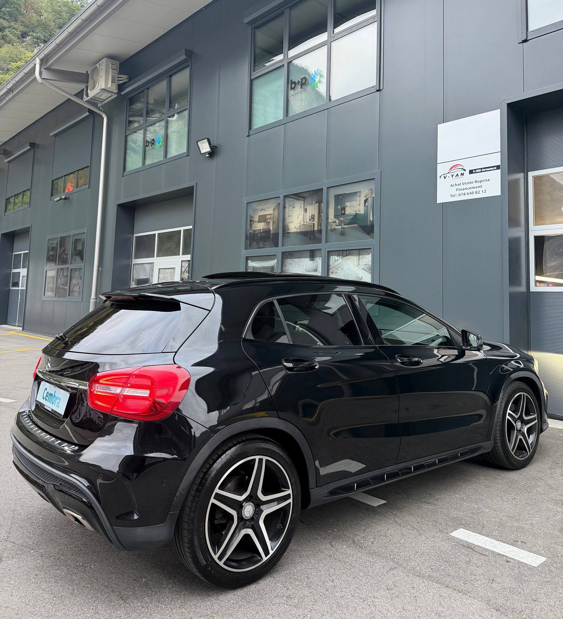 MERCEDES-BENZ GLA 250 AMG Line 4Matic 7G-DCT-image-6
