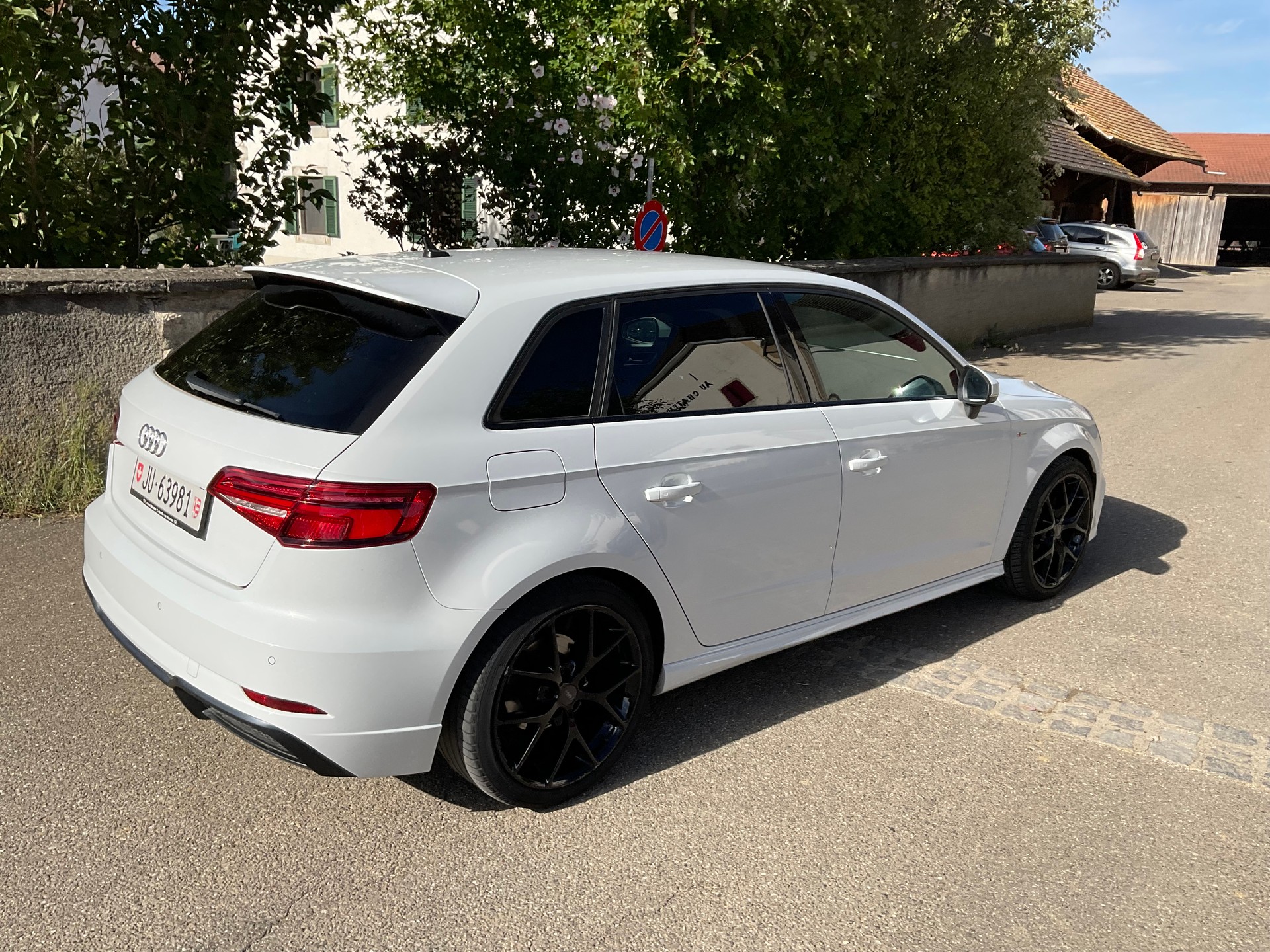 AUDI 1.5 35 TFSI Sport S-Tronic-image-1