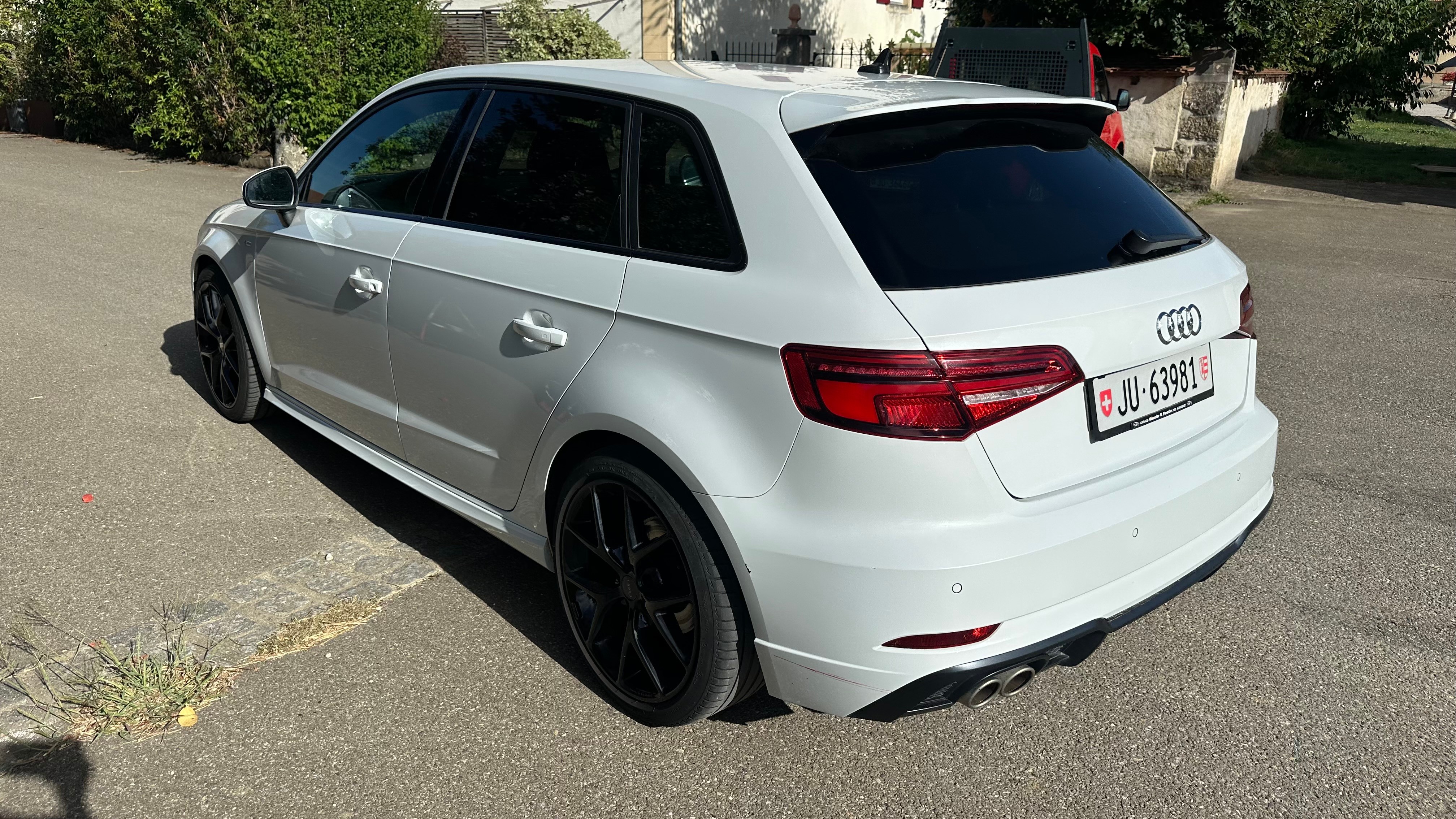 Car photo