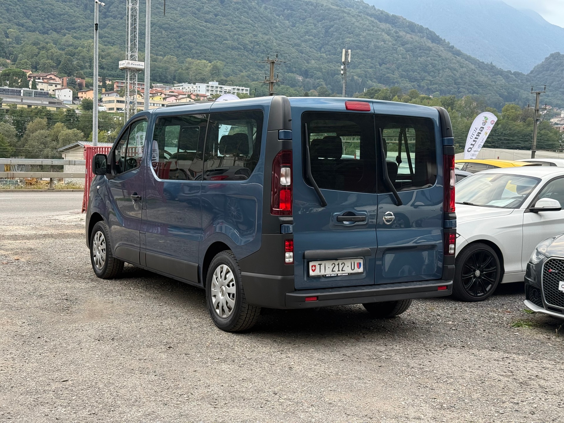 NISSAN NV300 dCi 120 2.9 L2H1 Comfort 9Pl.-image-3