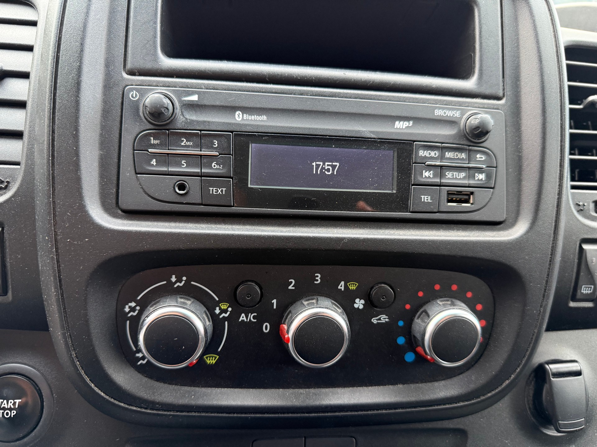 NISSAN NV300 dCi 120 2.9 L2H1 Comfort 9Pl.-image-10