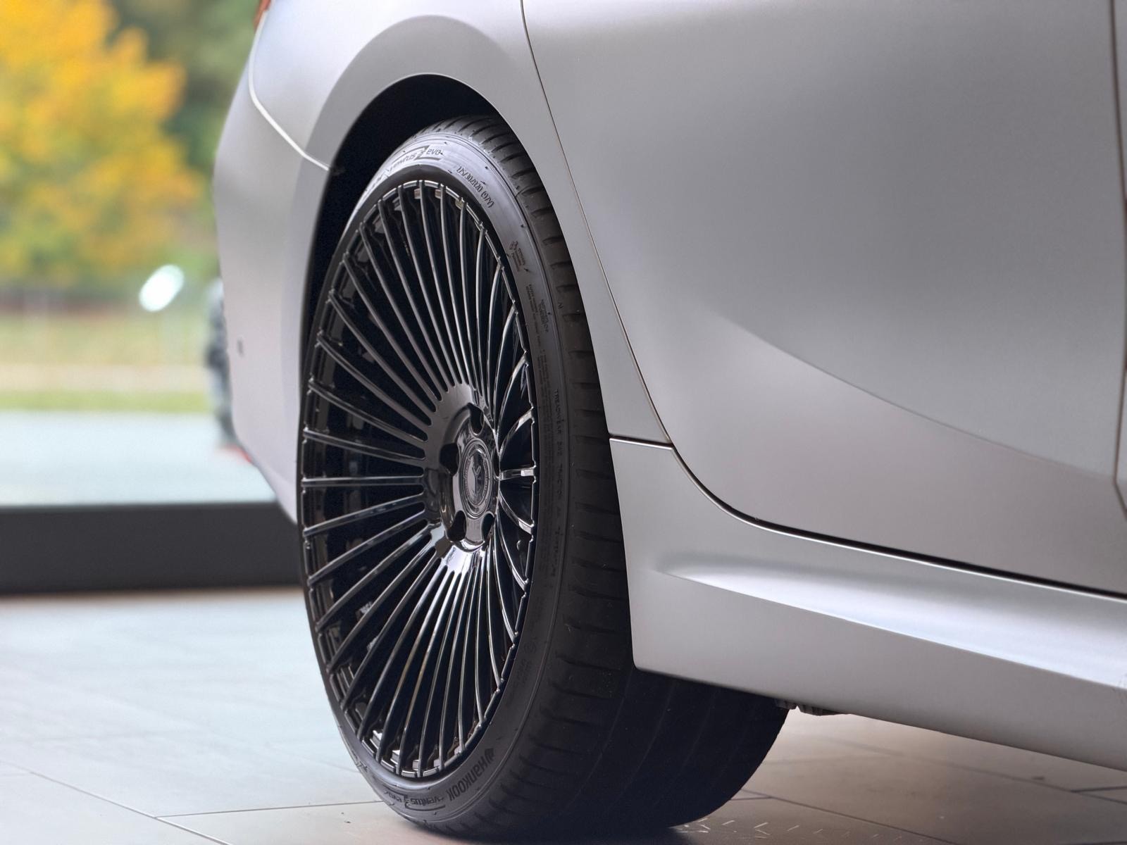 BMW M340i xDrive 48V Touring Steptronic M Sport Pro INDIVIDUAL FROZEN PURE GREY-image-7