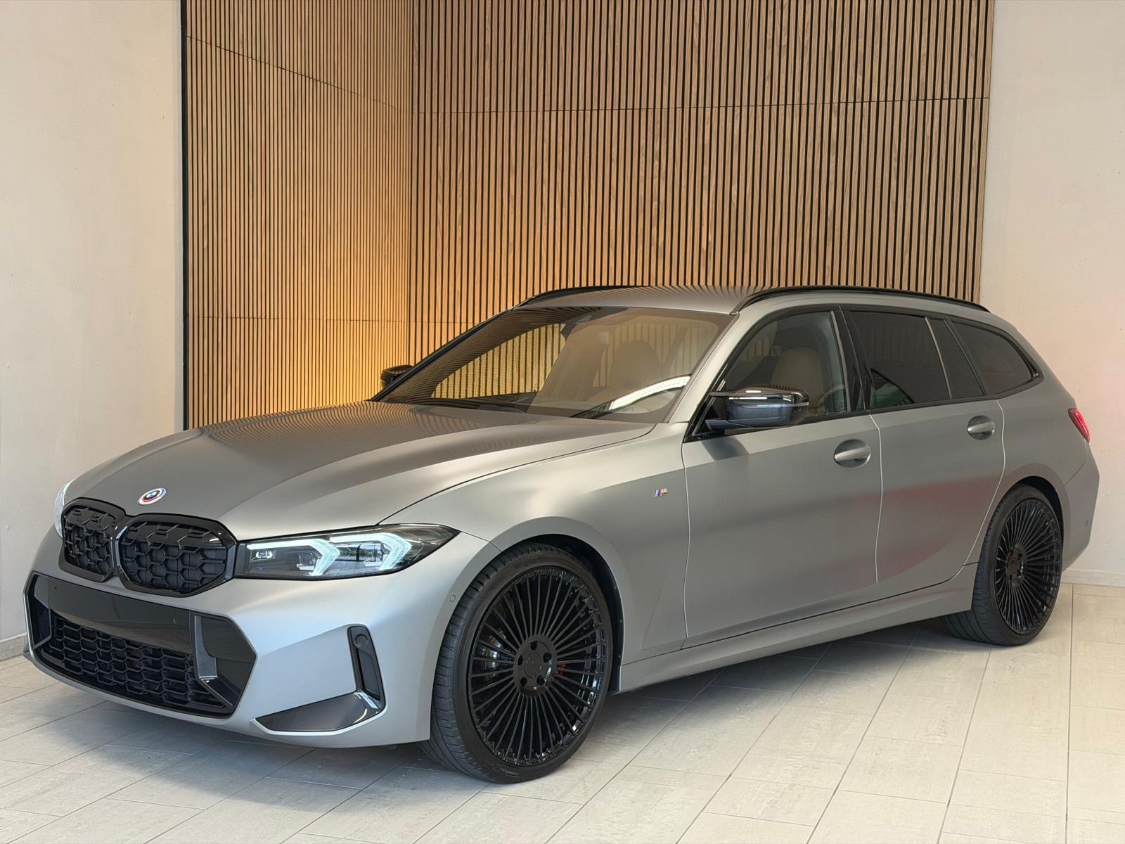 BMW M340i xDrive 48V Touring Steptronic M Sport Pro INDIVIDUAL FROZEN PURE GREY-image-2