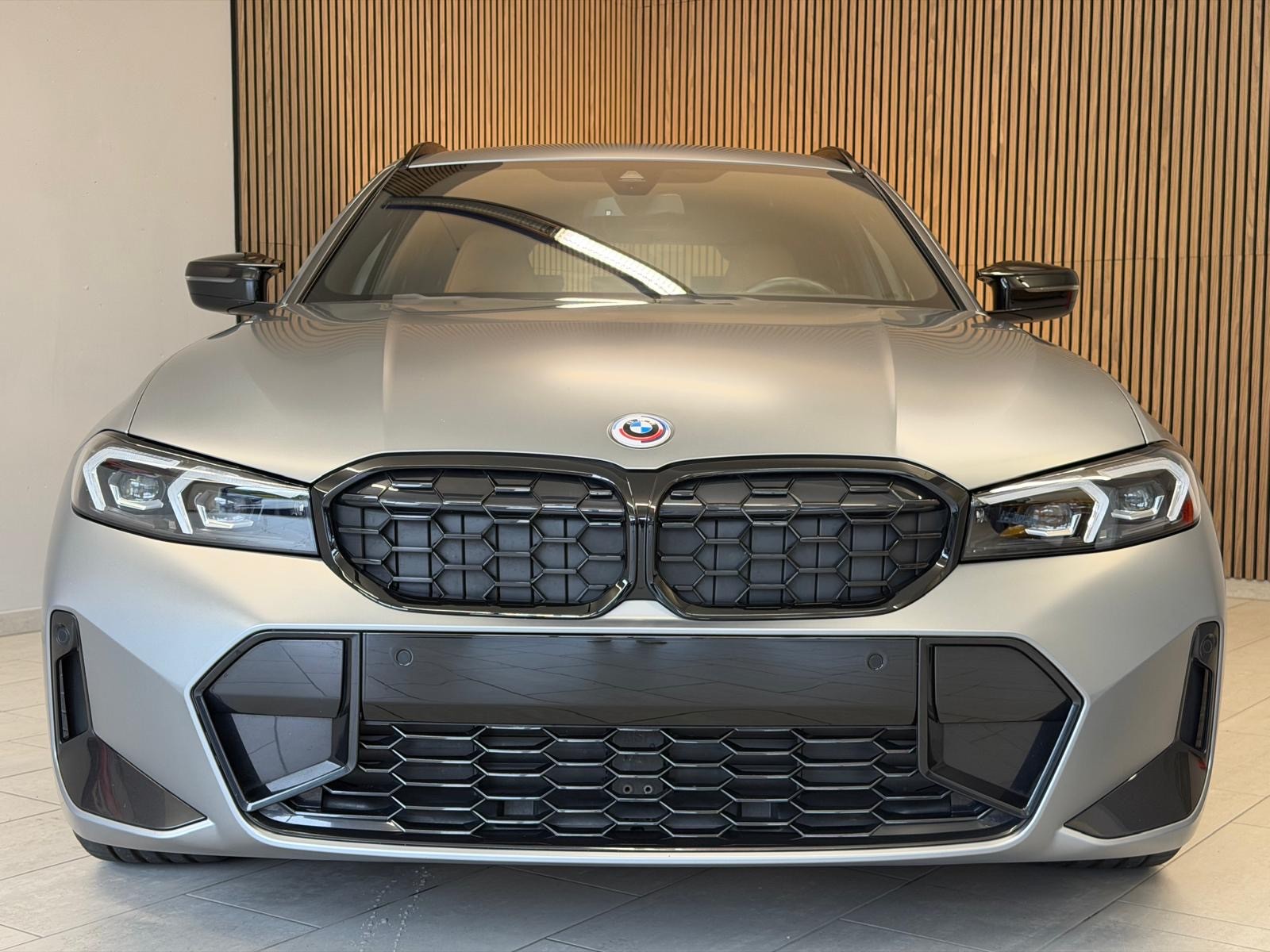 BMW M340i xDrive 48V Touring Steptronic M Sport Pro INDIVIDUAL FROZEN PURE GREY-image-3