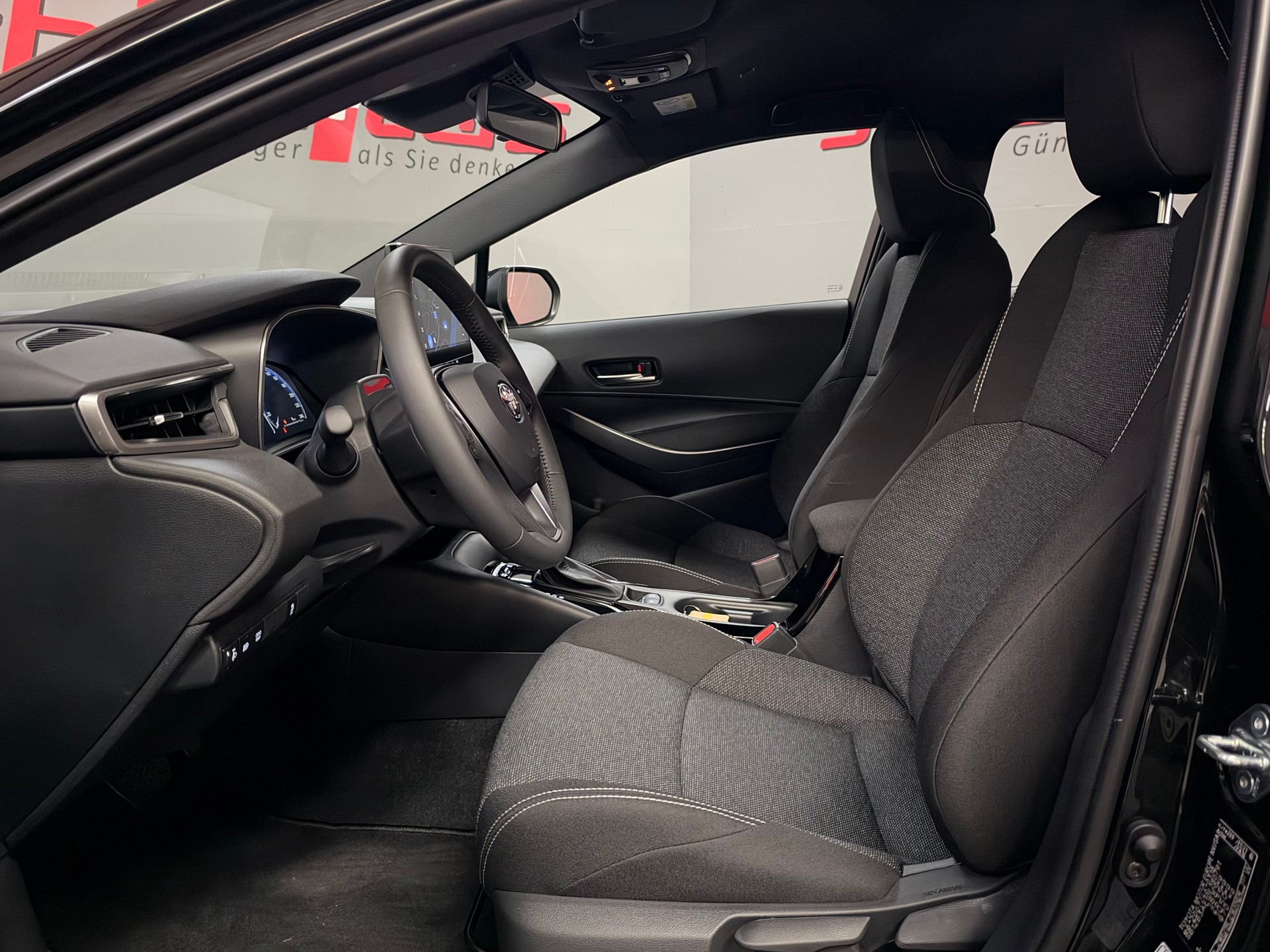 TOYOTA Corolla Touring Sports 1.8 HSD Comfort e-CVT-image-12