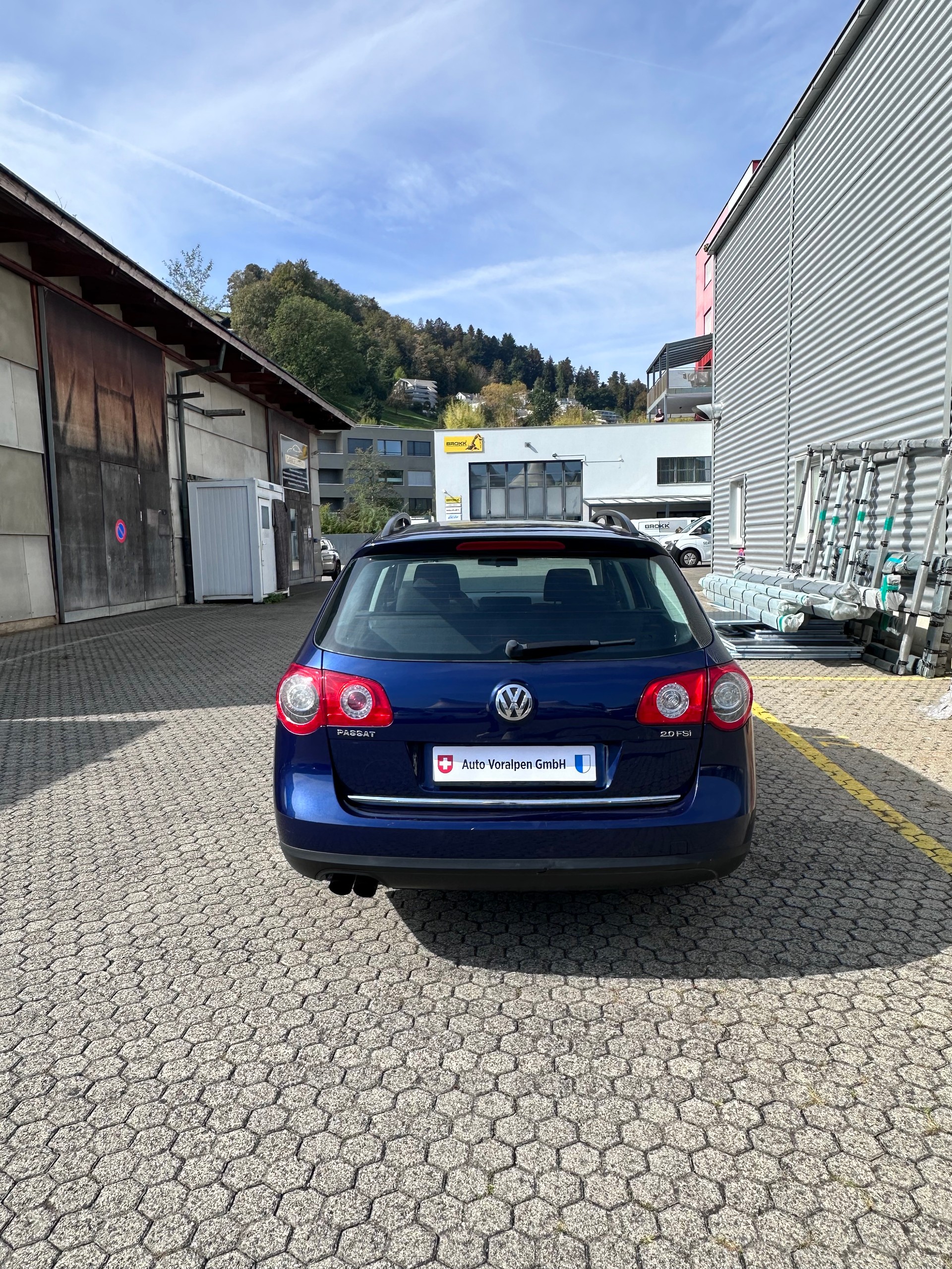 VW Passat Variant 2.0 FSI Highline-image-4