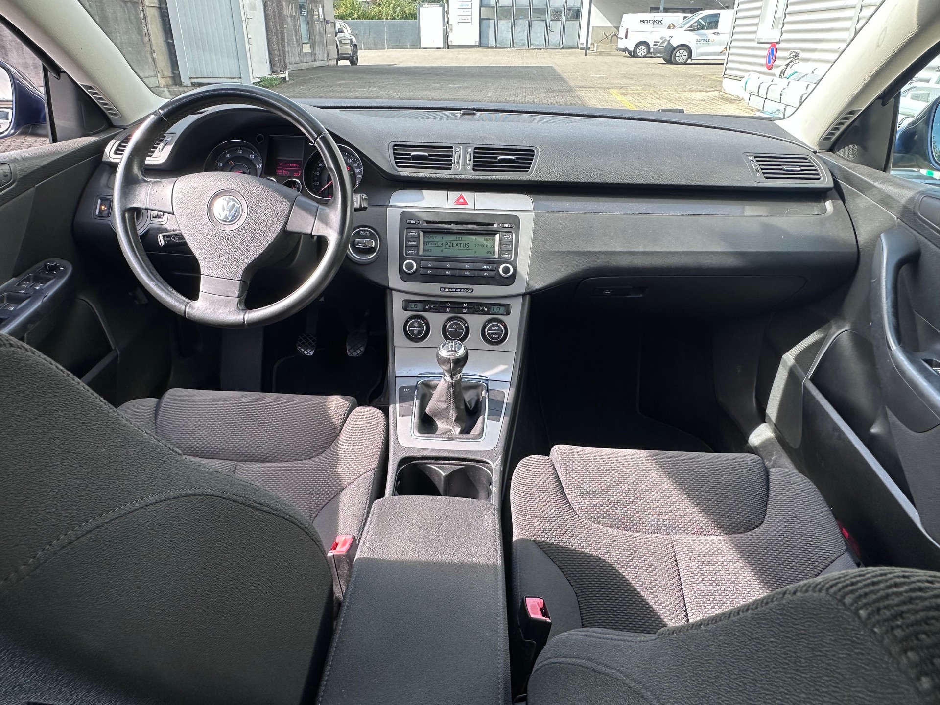 VW Passat Variant 2.0 FSI Highline-image-11