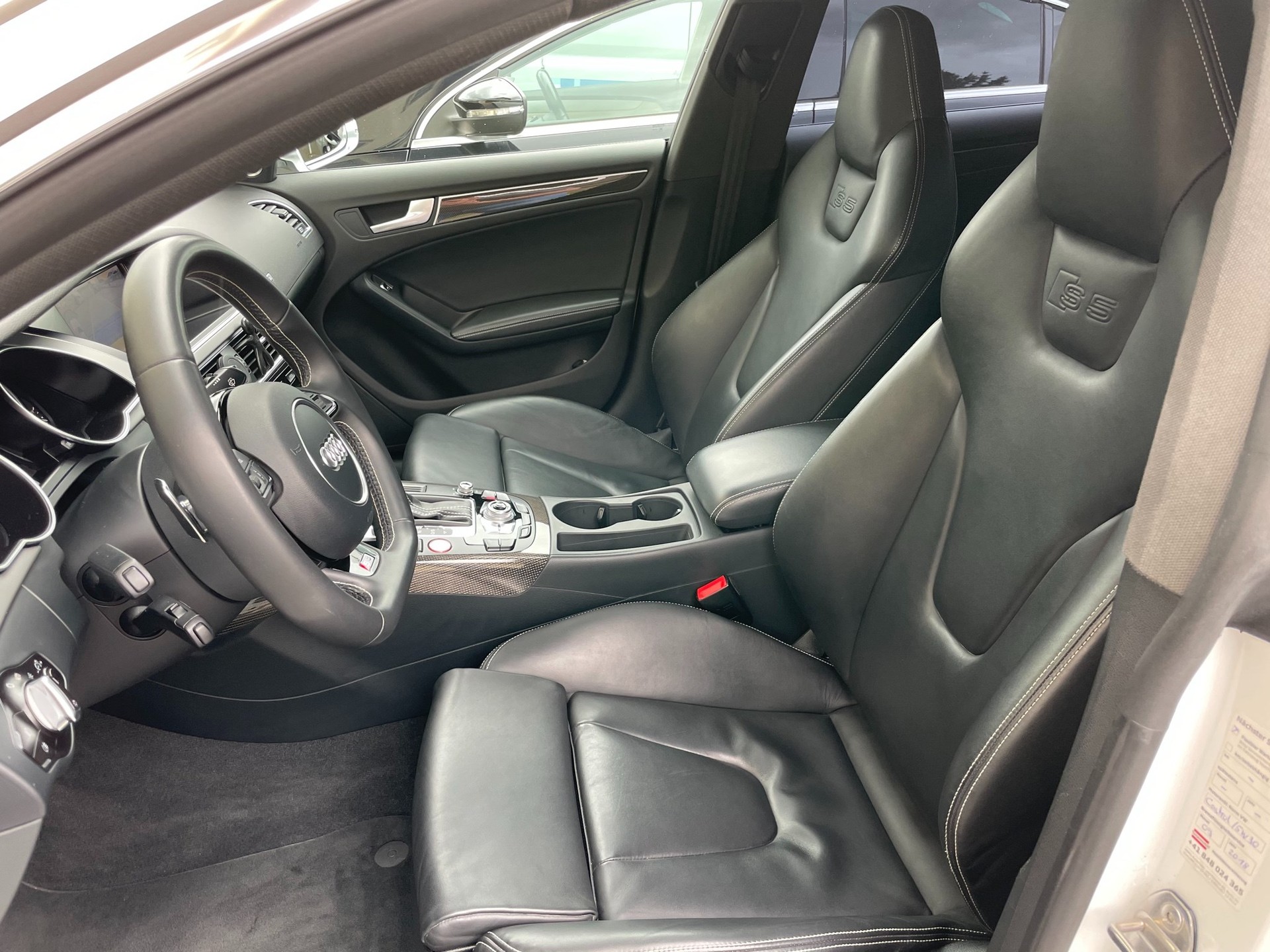 AUDI 3.0 V6 TFSI quattro S-Tronic-image-4