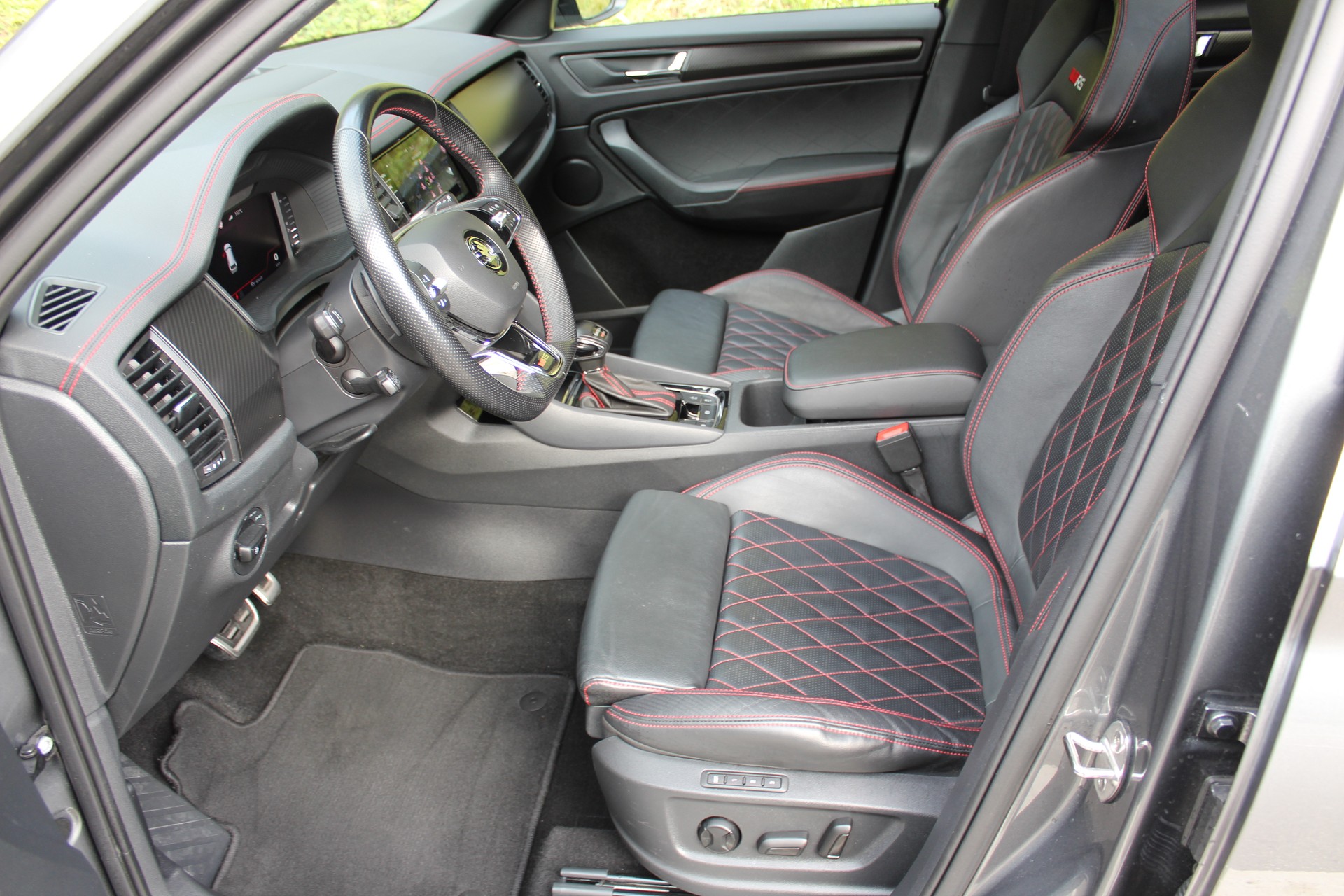 SKODA Kodiaq 2.0 TSI 4x4 RS-image-9