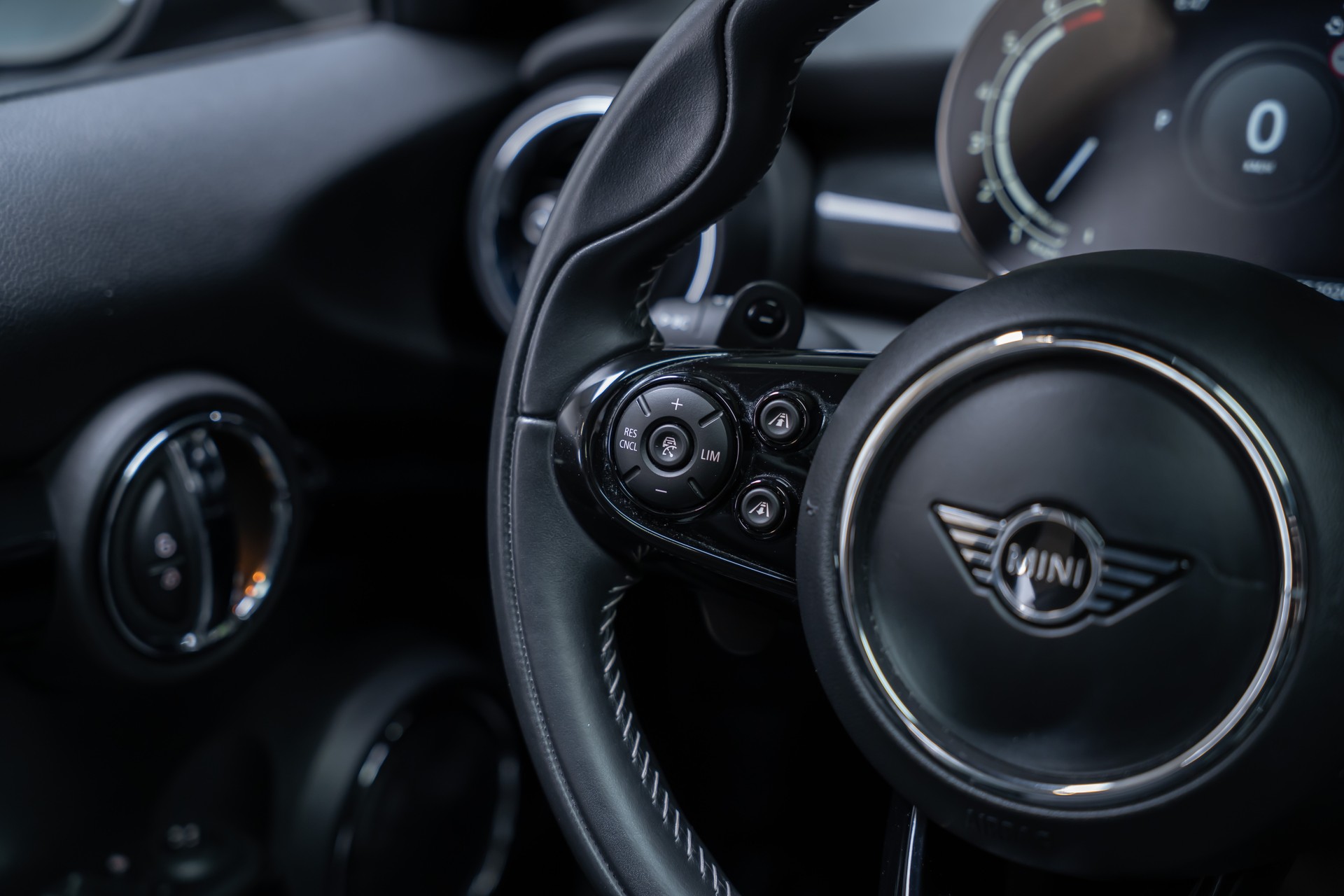 MINI Cooper S SDKG / CH-Fahrzeug / Panorama / Rückfahrkamera-image-18